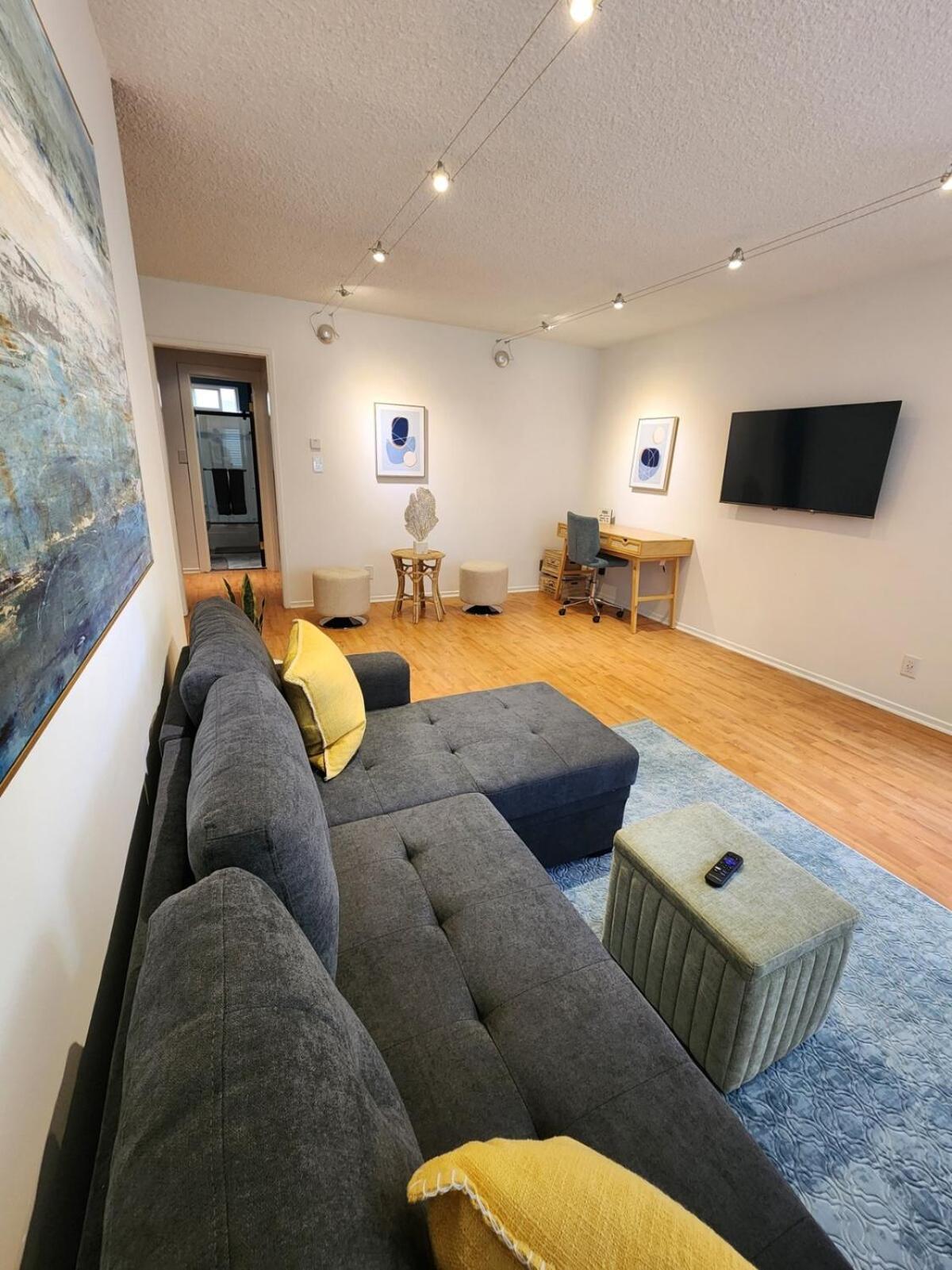 Apartment Spacious 1 Bedroom 1 Bath With Parking