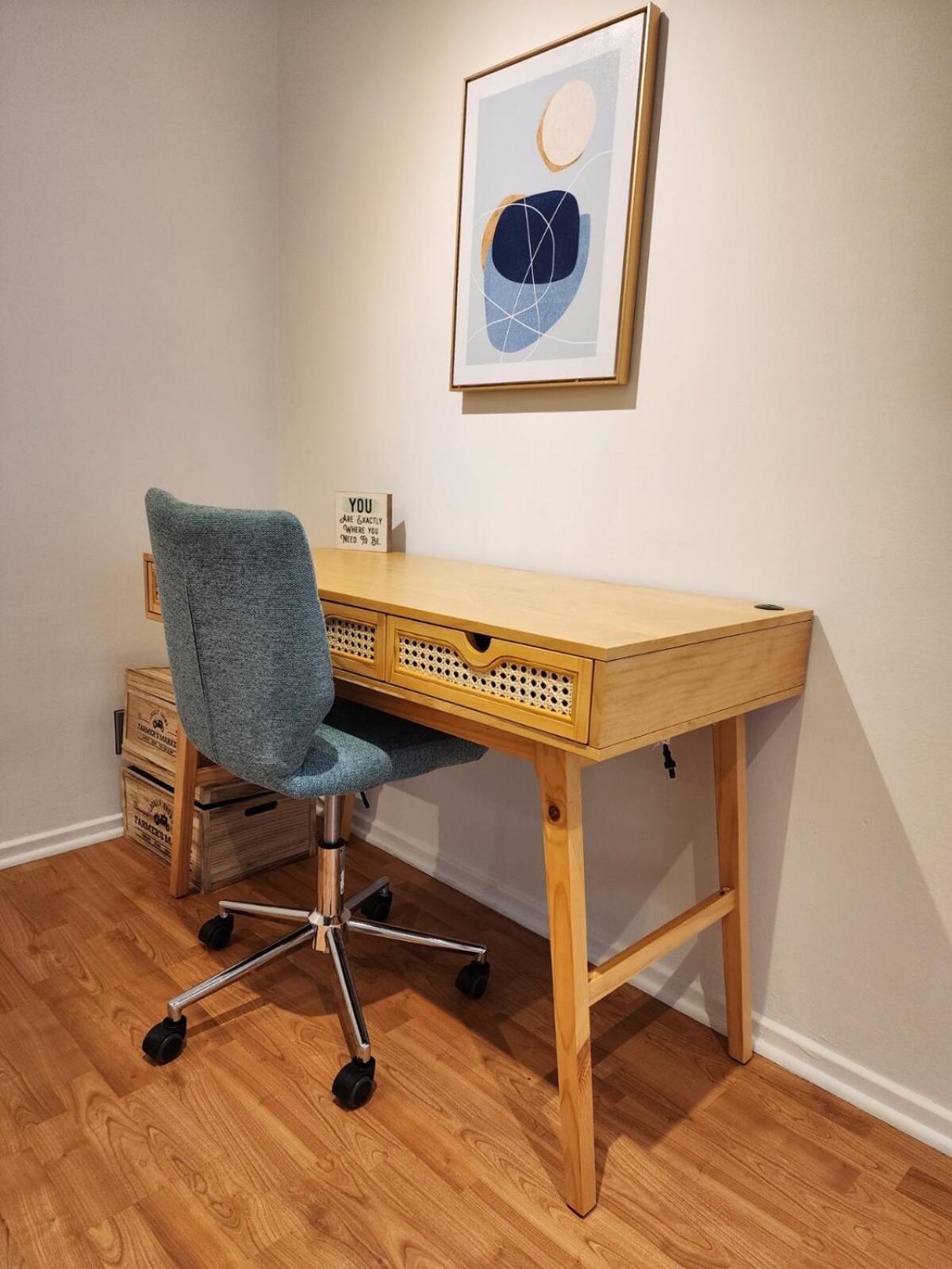 Apartment Spacious 1 Bedroom 1 Bath With Parking *