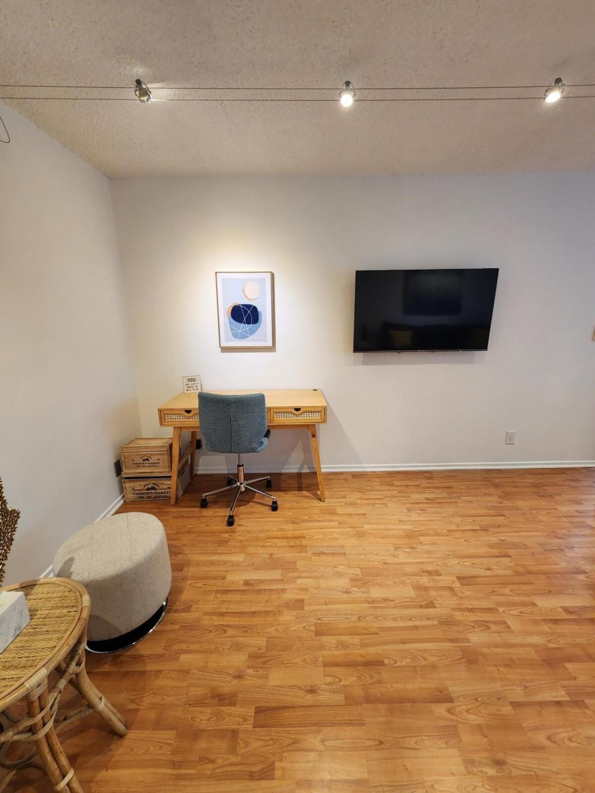 Spacious 1 Bedroom 1 Bath With Parking Apartment Los Angeles