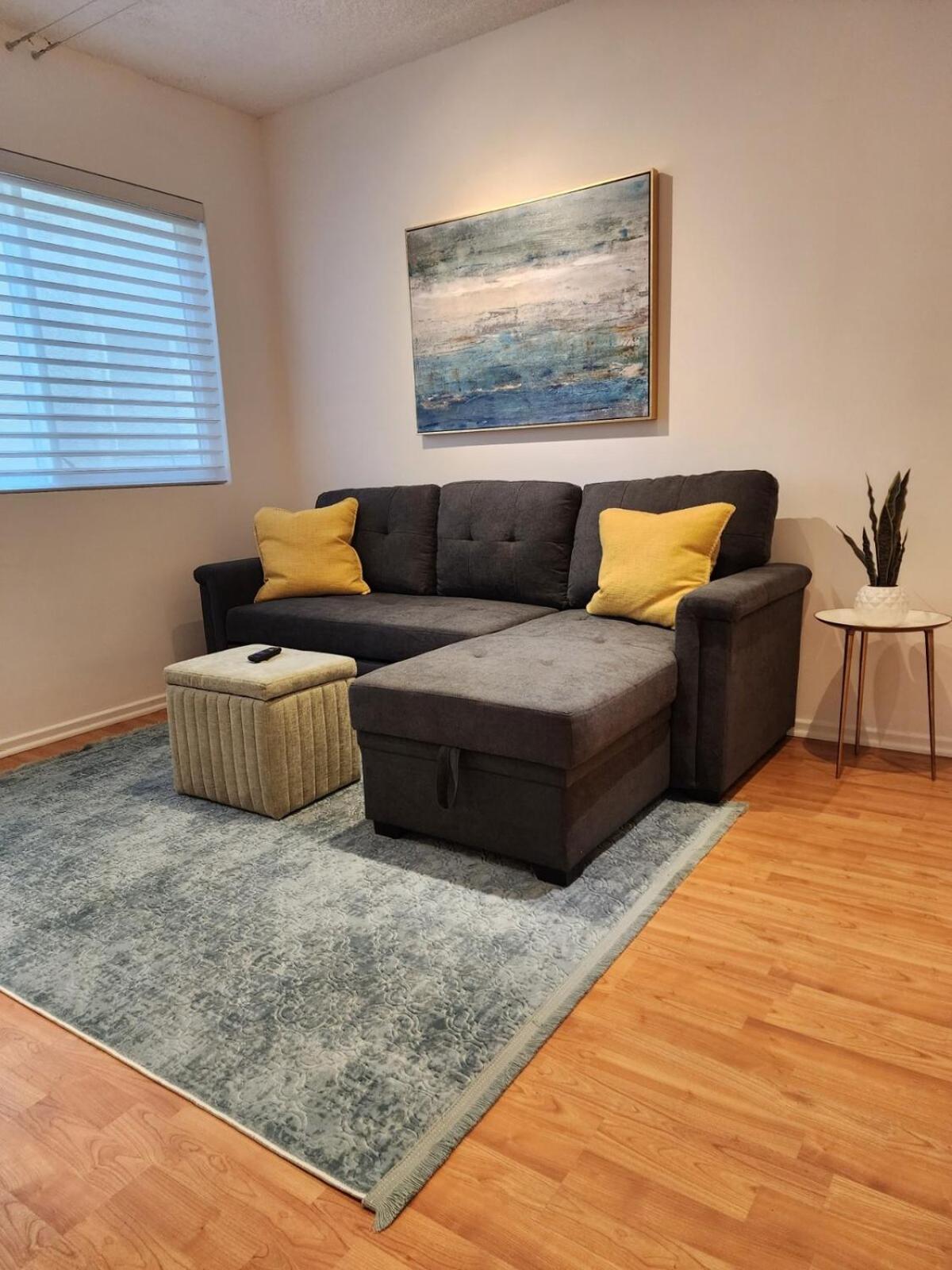 Spacious 1 Bedroom 1 Bath With Parking Apartment Los Angeles