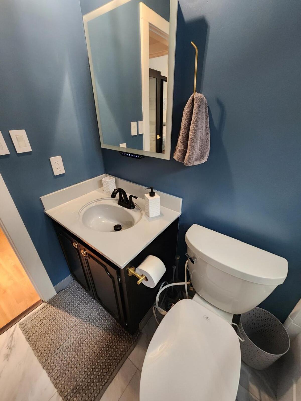 Spacious 1 Bedroom 1 Bath With Parking Apartment