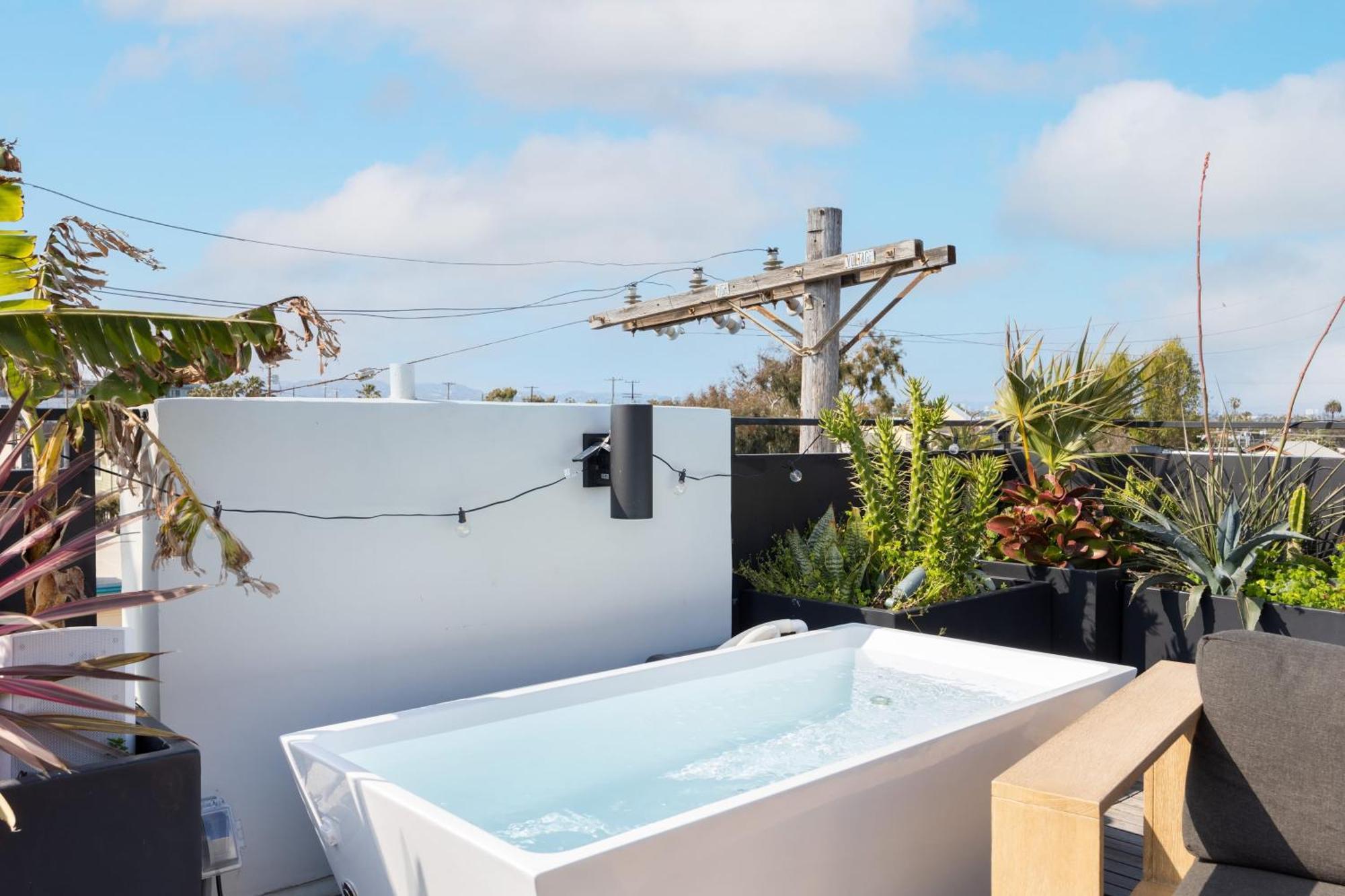 Venice View By Avantstay Walk To Venice Beach Rooftop Ice Bath Luxe Design Los Angeles