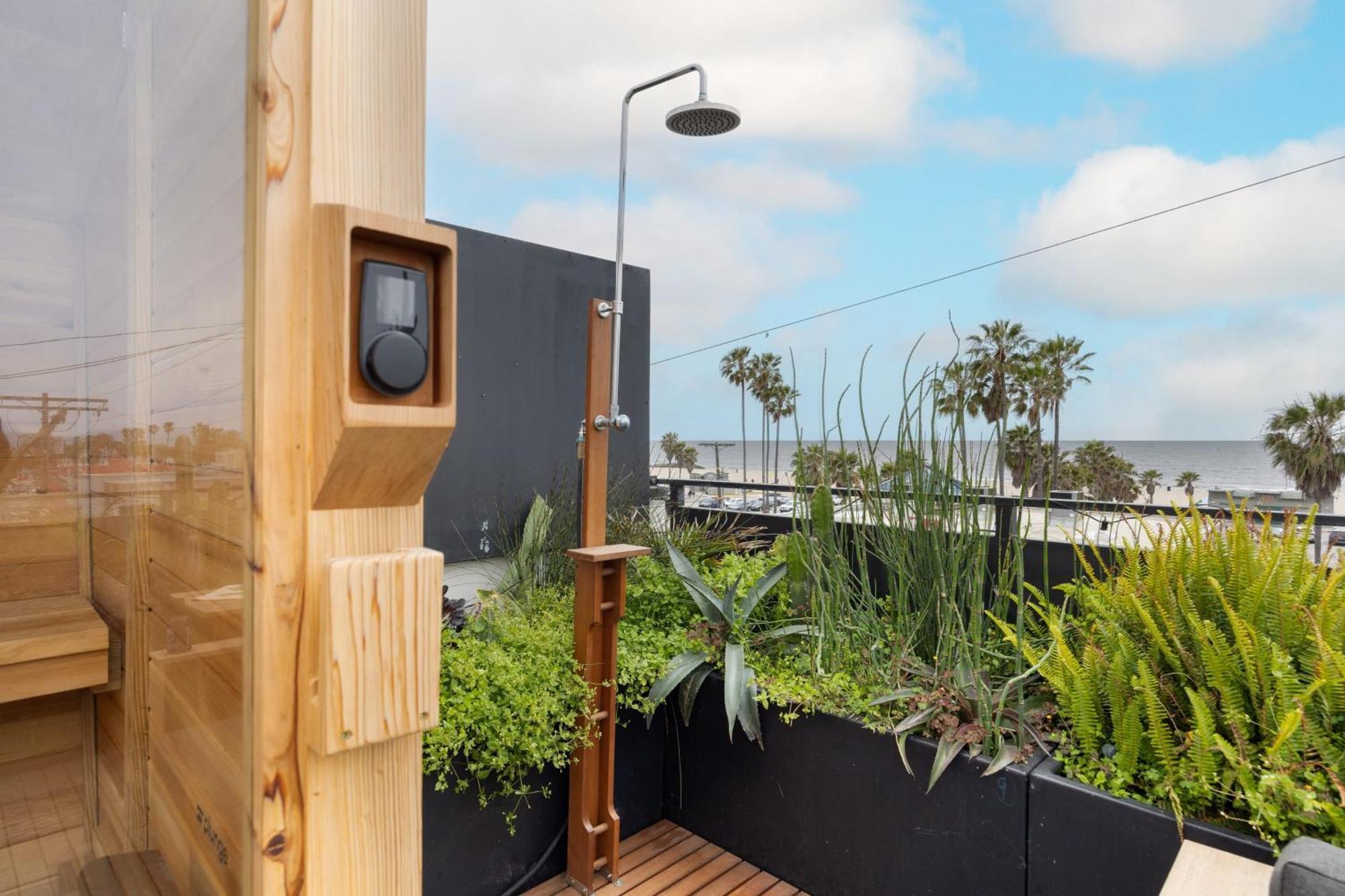 Holiday home Venice View By Avantstay Walk To Venice Beach Rooftop Ice Bath Luxe Design