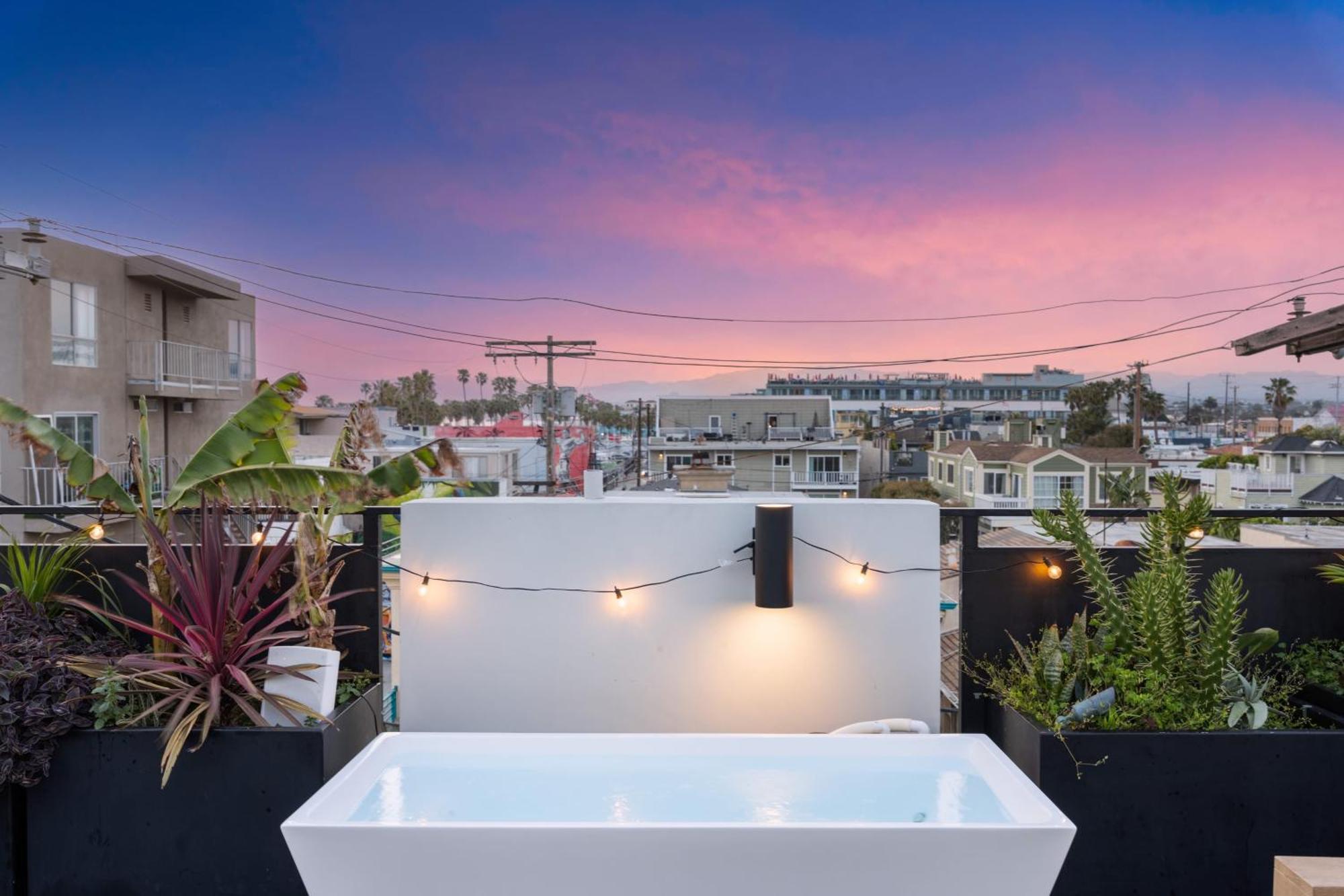 Venice View By Avantstay Walk To Venice Beach Rooftop Ice Bath Luxe Design Holiday home *