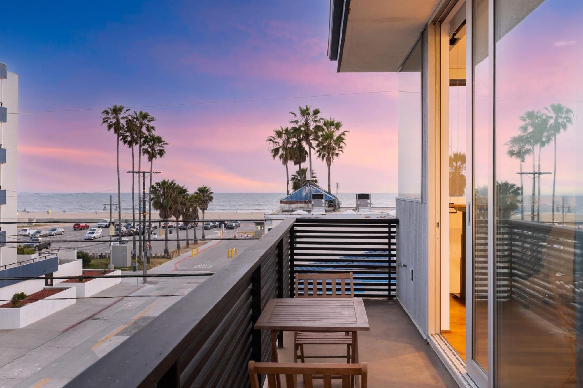 Holiday home Venice View By Avantstay Walk To Venice Beach Rooftop Ice Bath Luxe Design