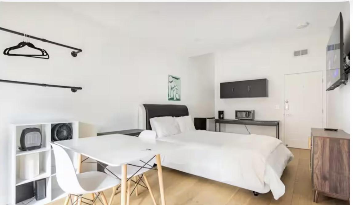 Charming One Bed One Bath Privet Guest house