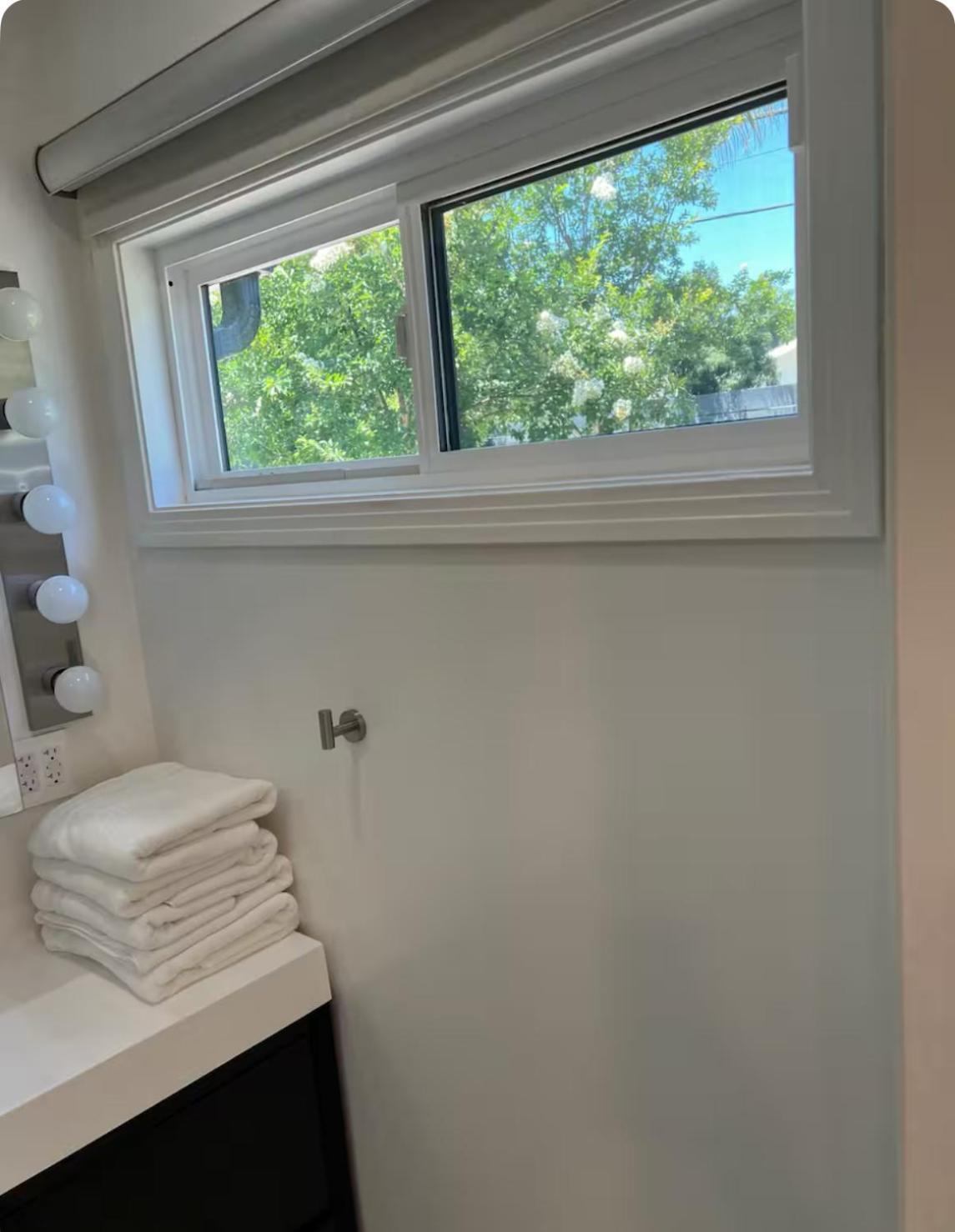 Charming One Bed One Bath Privet Guest house *
