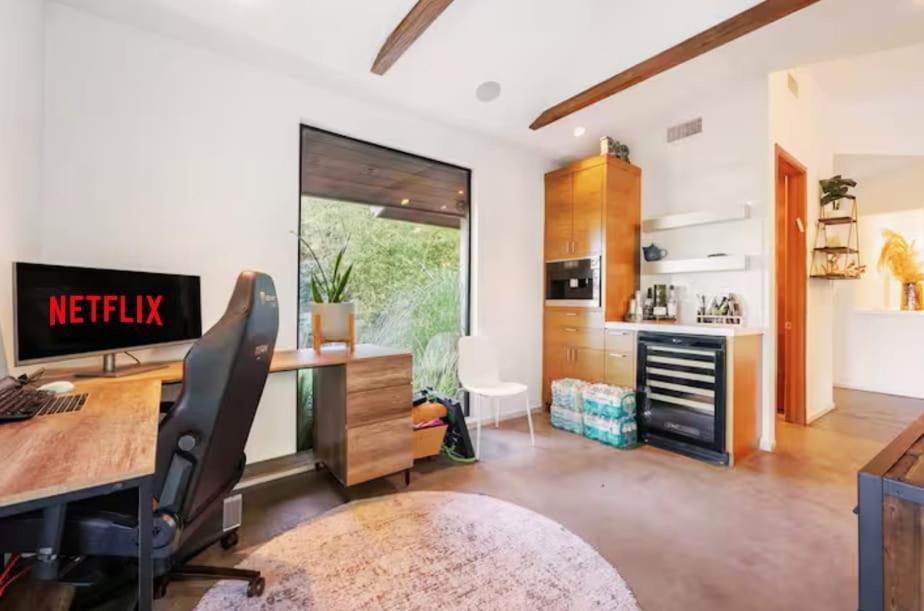 Cozy Oasis In Oakley With Basketball Court Pool