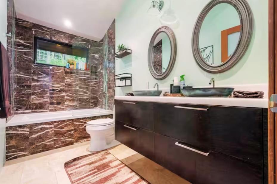 Cozy Oasis In Oakley With Basketball Court Pool Holiday home