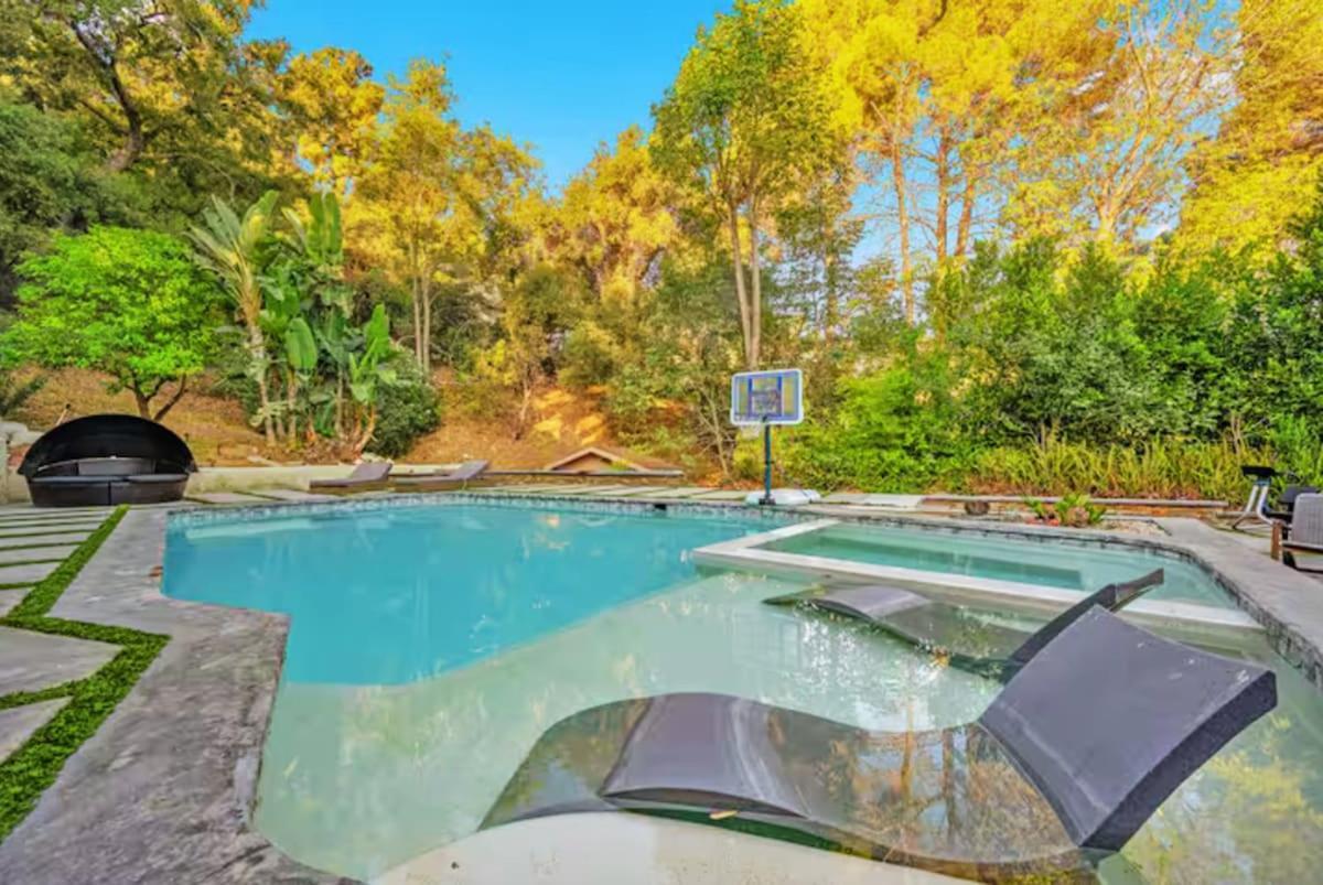 Cozy Oasis In Oakley With Basketball Court Pool * Los Angeles