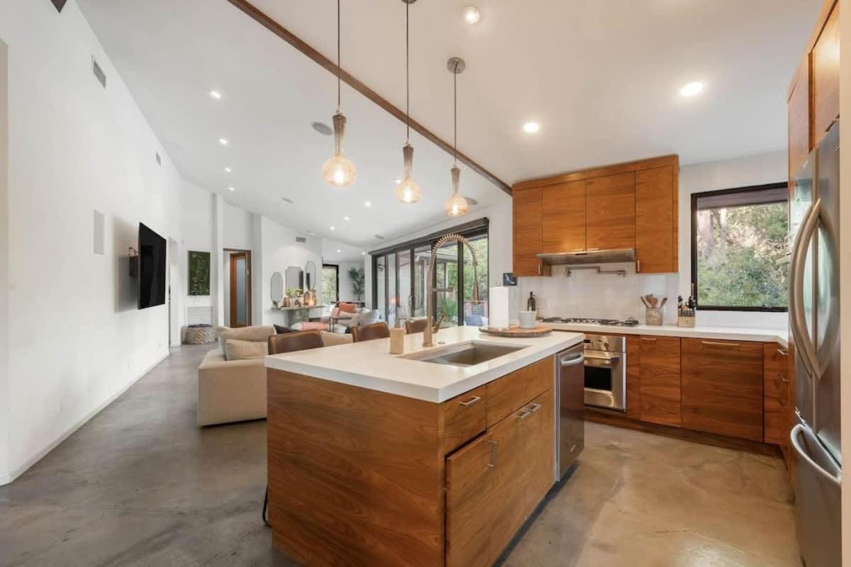 Cozy Oasis In Oakley With Basketball Court Pool Los Angeles