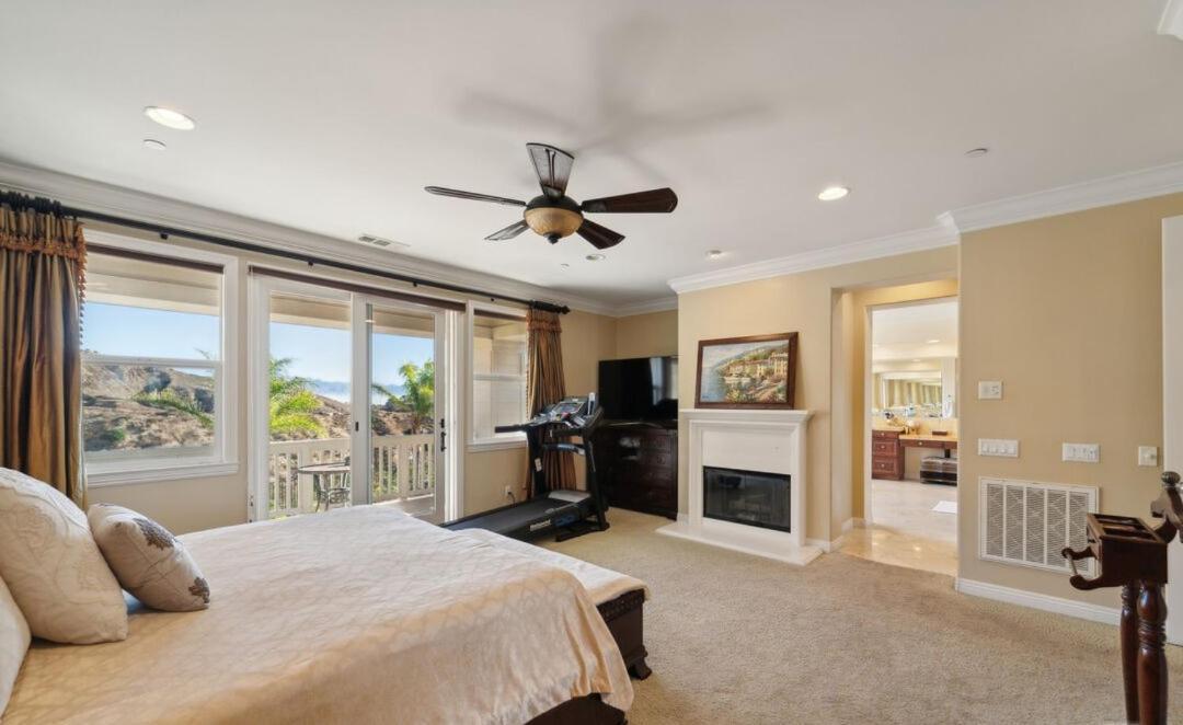 Holiday home Beautiful Porter Ranch *