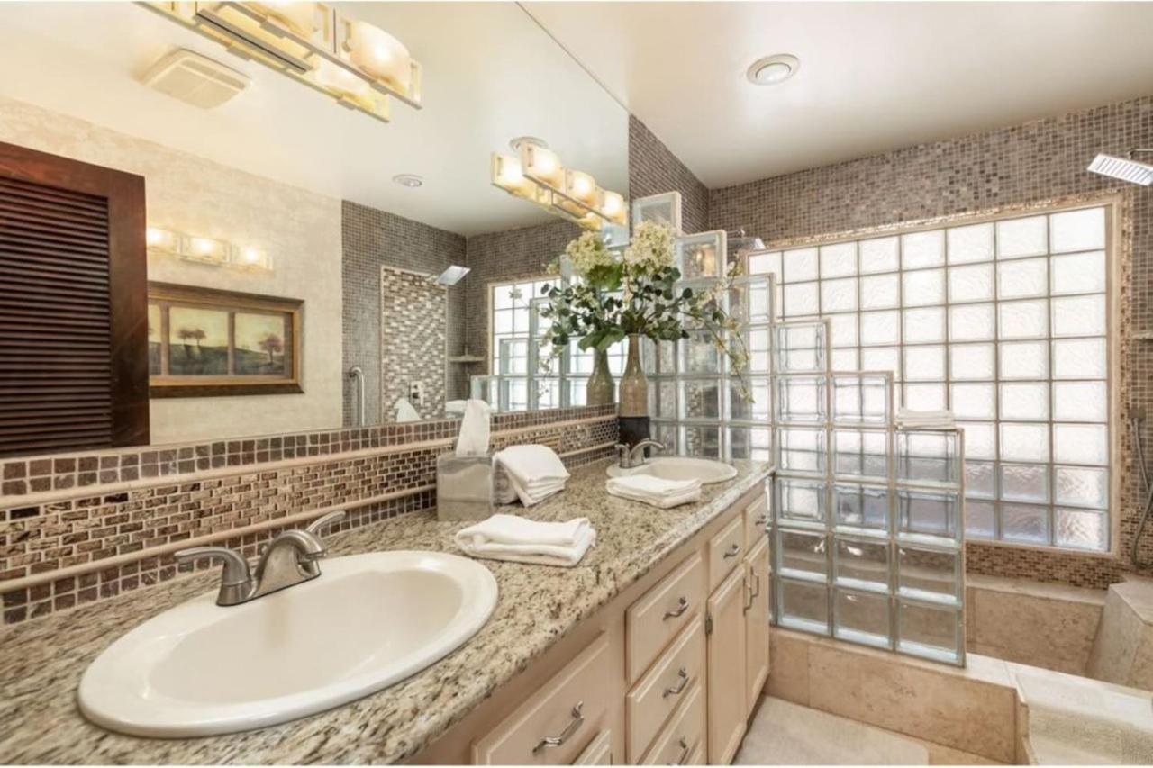 Skyhill Oasis With Hot Tub Walk To Universal Casa de férias *