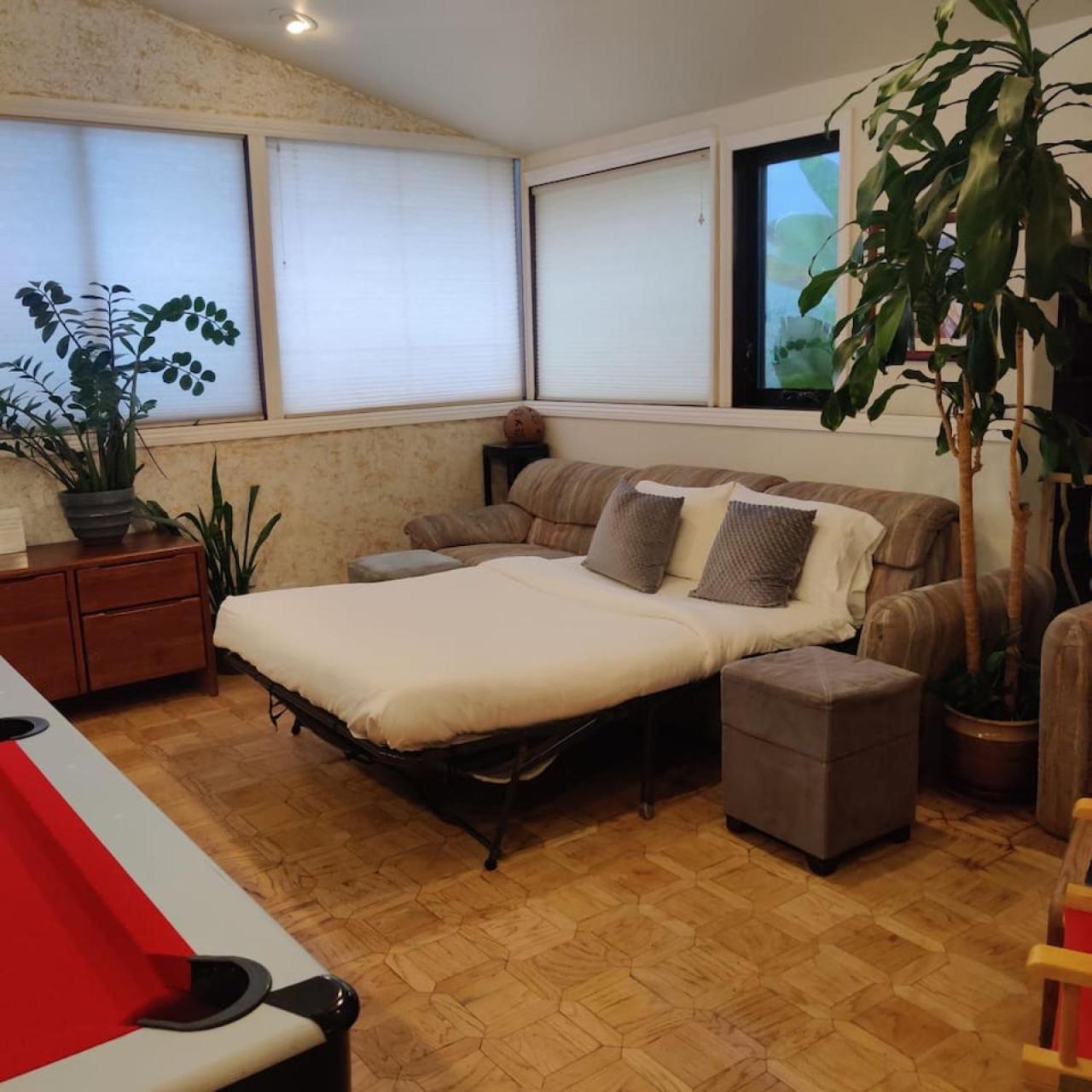 Casa de férias Skyhill Oasis With Hot Tub Walk To Universal *