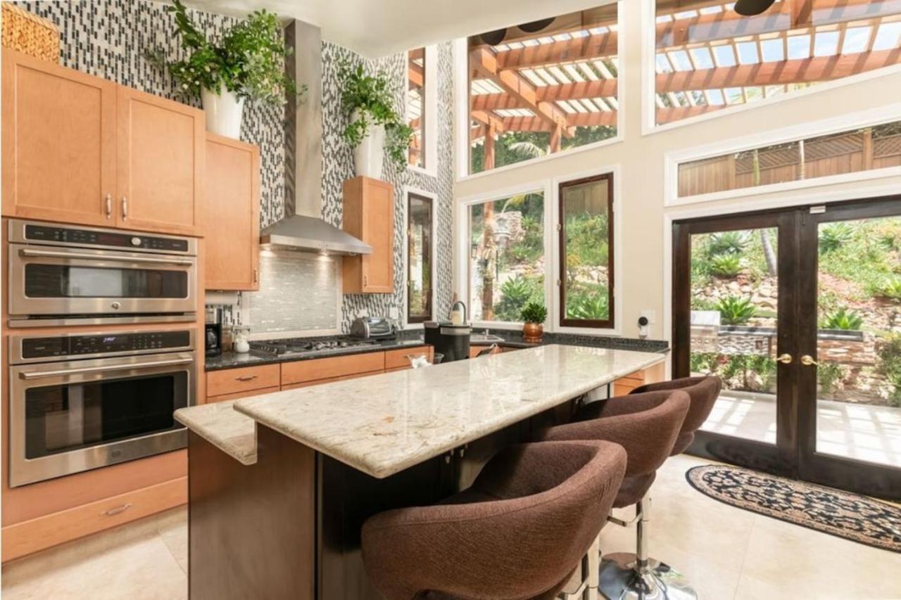 Casa de férias Skyhill Oasis With Hot Tub Walk To Universal *