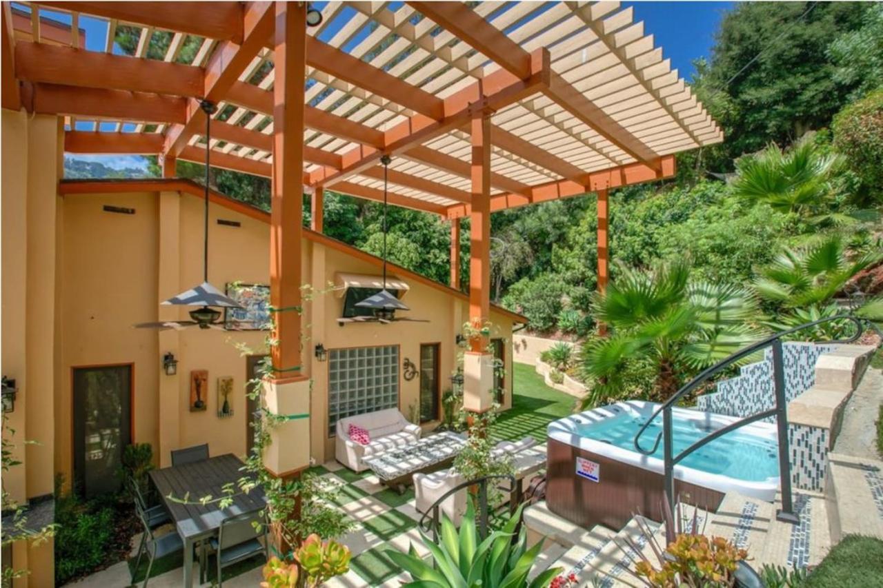 Casa de férias Skyhill Oasis With Hot Tub Walk To Universal Los Angeles