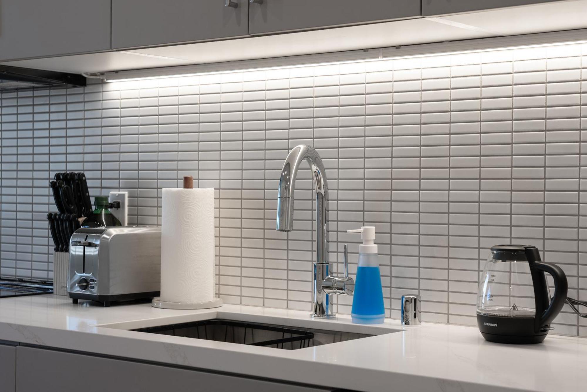 Apartment Bright On Sunset Blvd, Free Parking, Gym, And Pool *