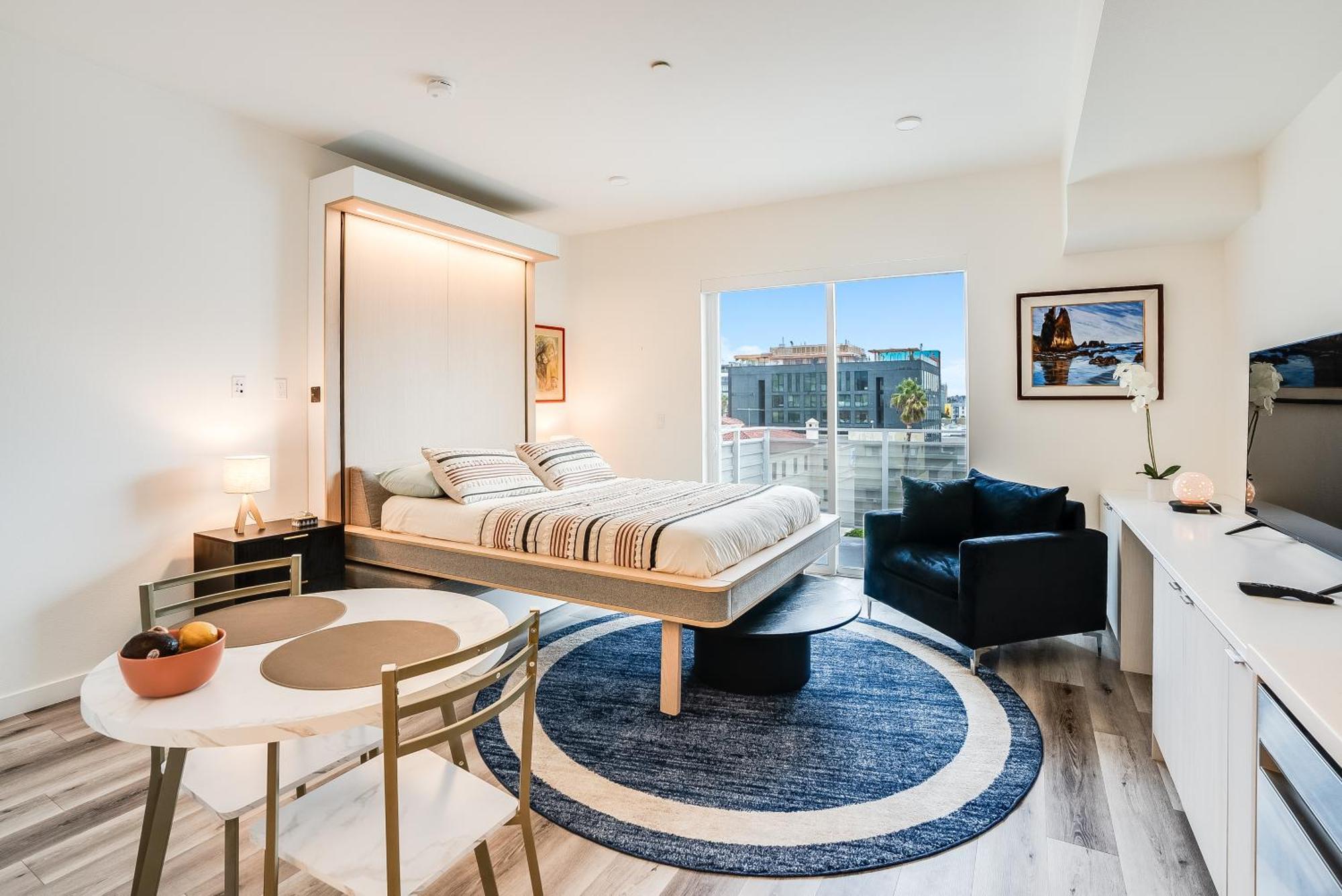 View Of Hollywood Sign Studio, Free Parking Apartment Los Angeles