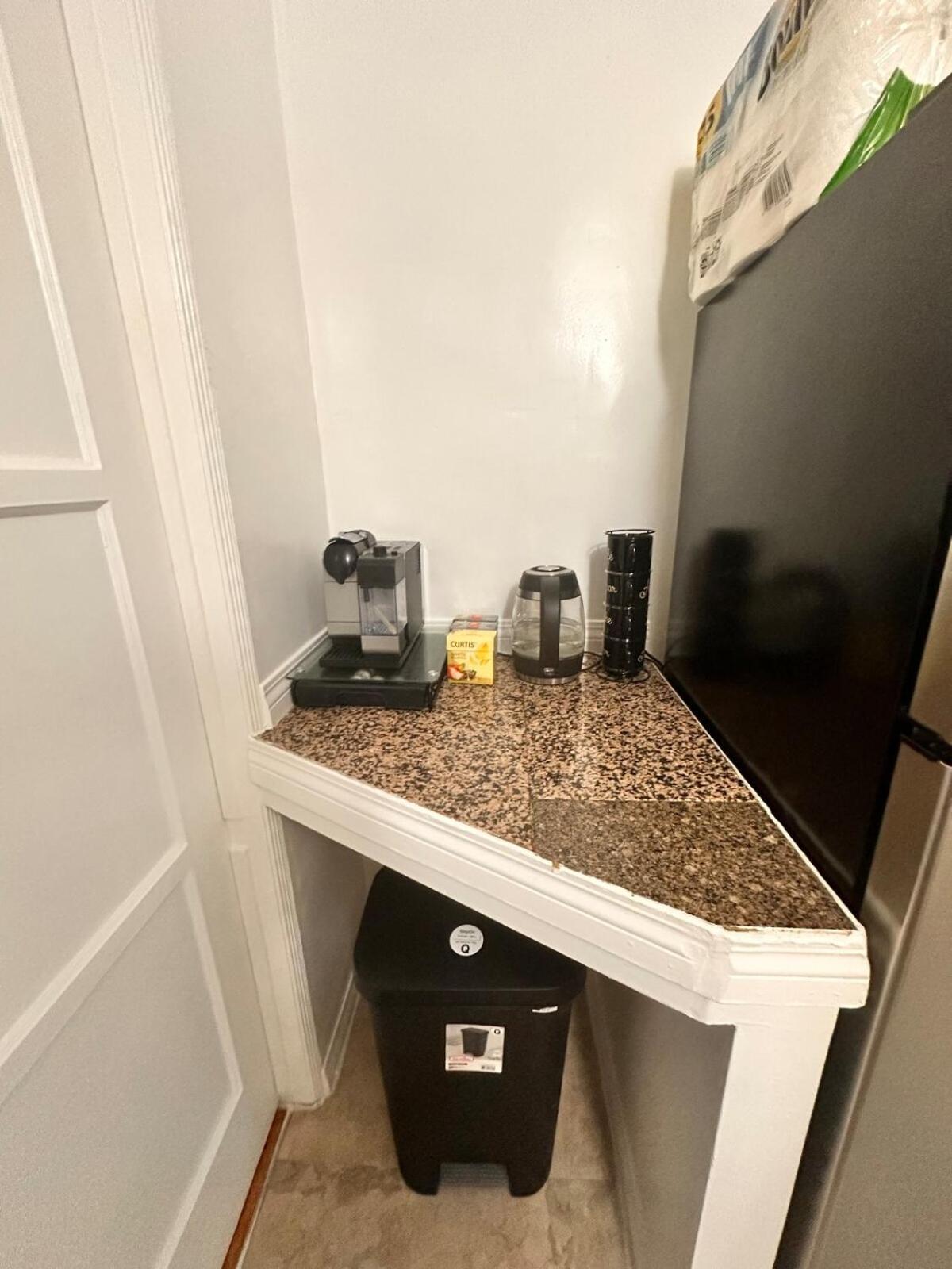 Del Apartment *