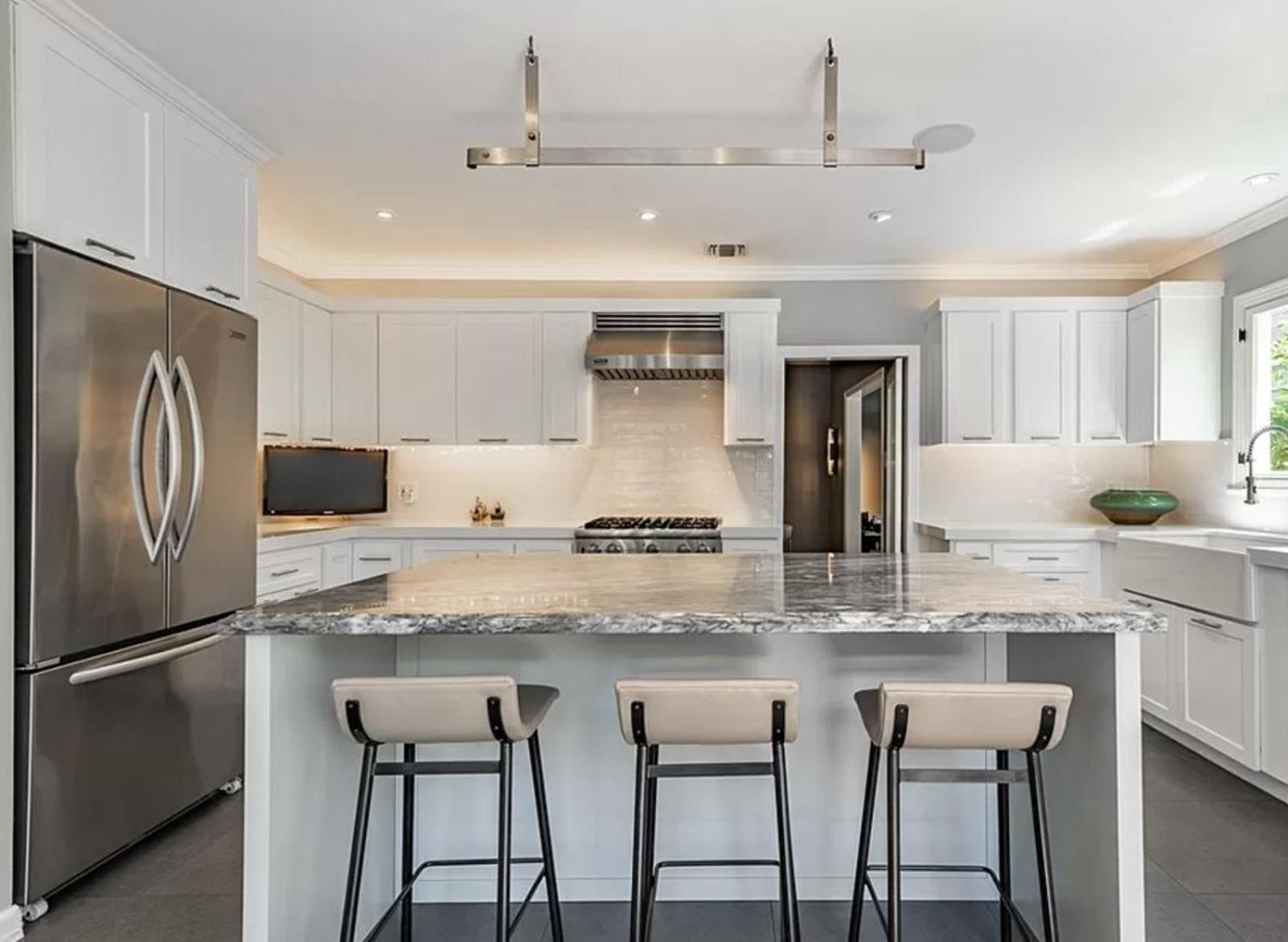 Villa Oasis In Angeles With Heated Pool & Los Angeles