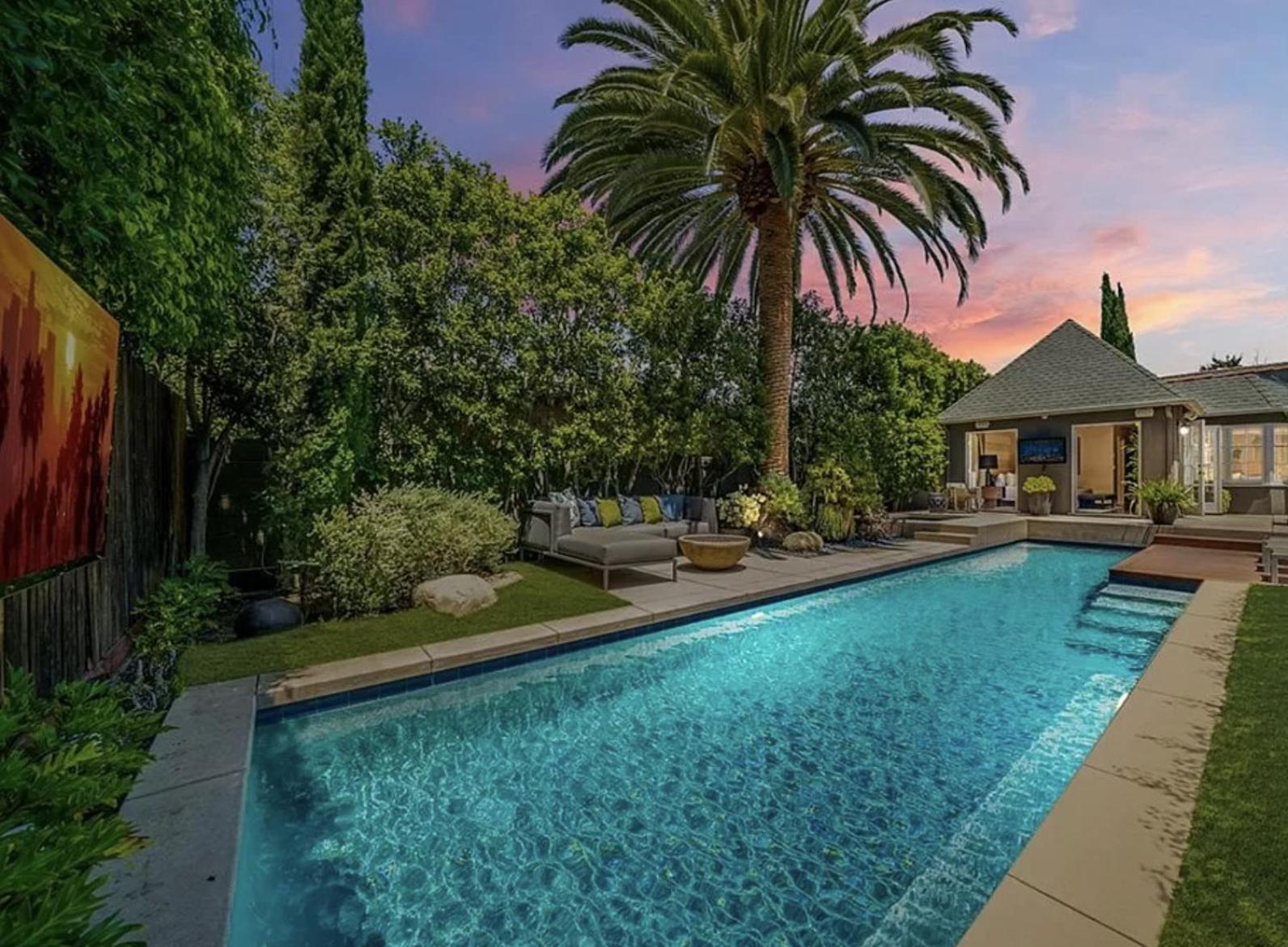 Oasis In Angeles With Heated Pool &