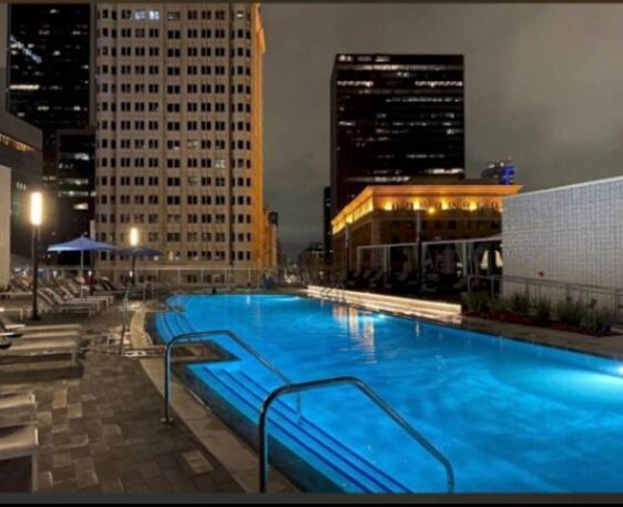 Beautiful 3br High Risepool, Rooftop Views Apartment Los Angeles