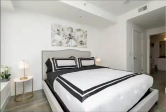Beautiful 3br High Risepool, Rooftop Views Apartment Los Angeles