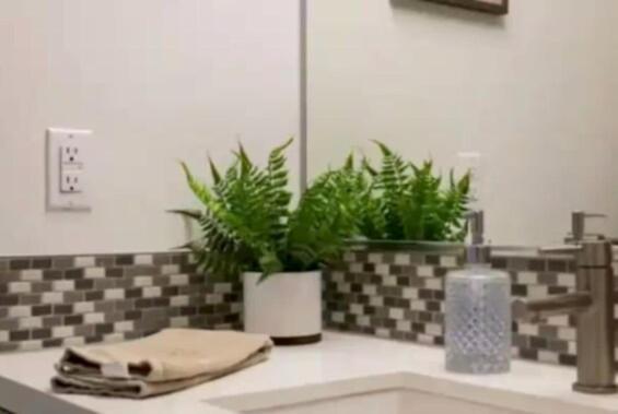 Beautiful 3br High Risepool, Rooftop Views * Los Angeles