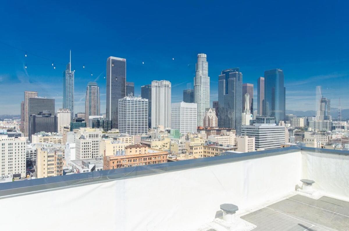 Beautiful 3br High Risepool, Rooftop Views Los Angeles