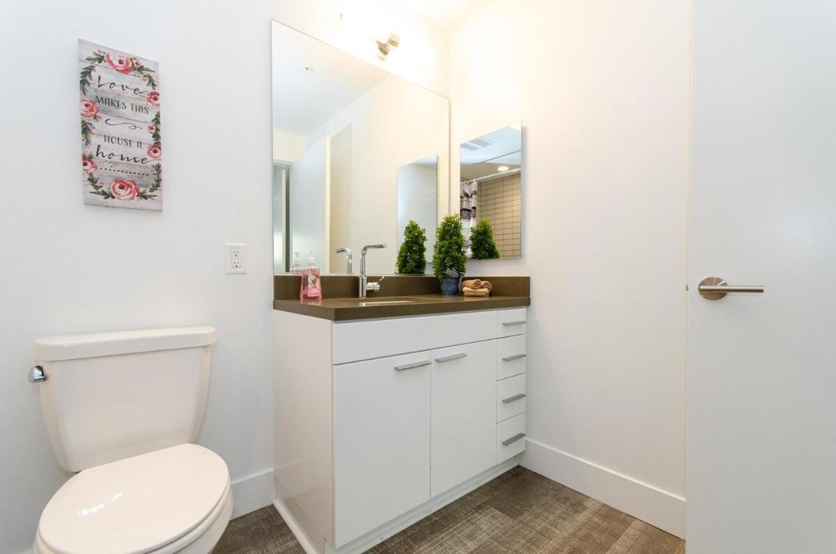 Beautiful 3br High Risepool, Rooftop Views Apartment