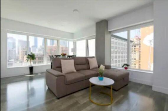 Beautiful 3br High Risepool, Rooftop Views * Los Angeles