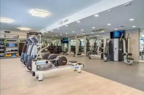 Apartment Beautiful 3br High Risepool, Rooftop Views Los Angeles