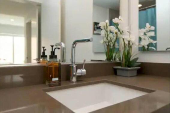 Beautiful 3br High Risepool, Rooftop Views Los Angeles