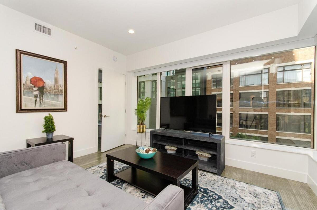 Beautiful 3br High Risepool, Rooftop Views