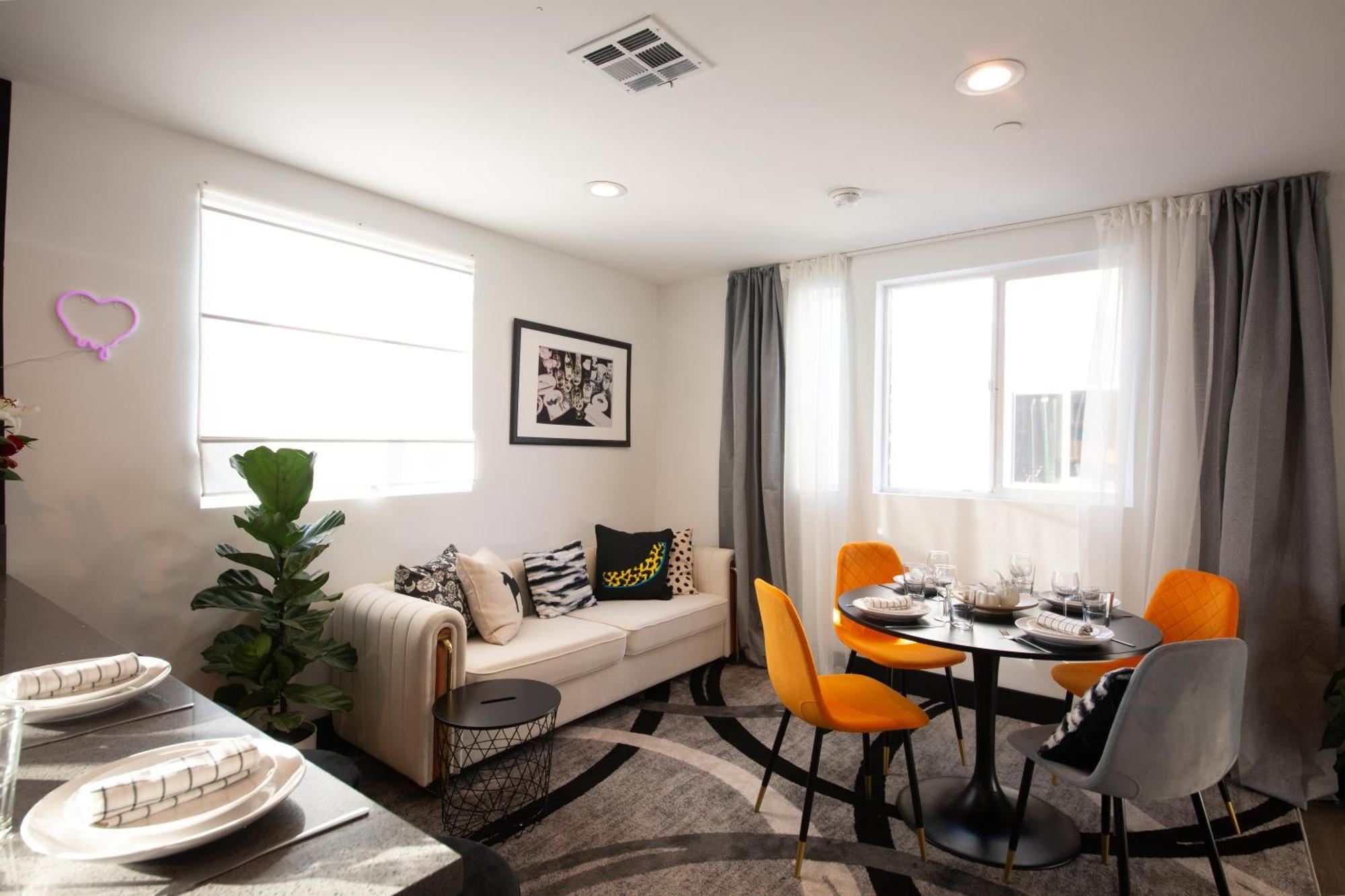Spacious Luxury In The Heart Of La! Free Parking And Jacuzzi Villa