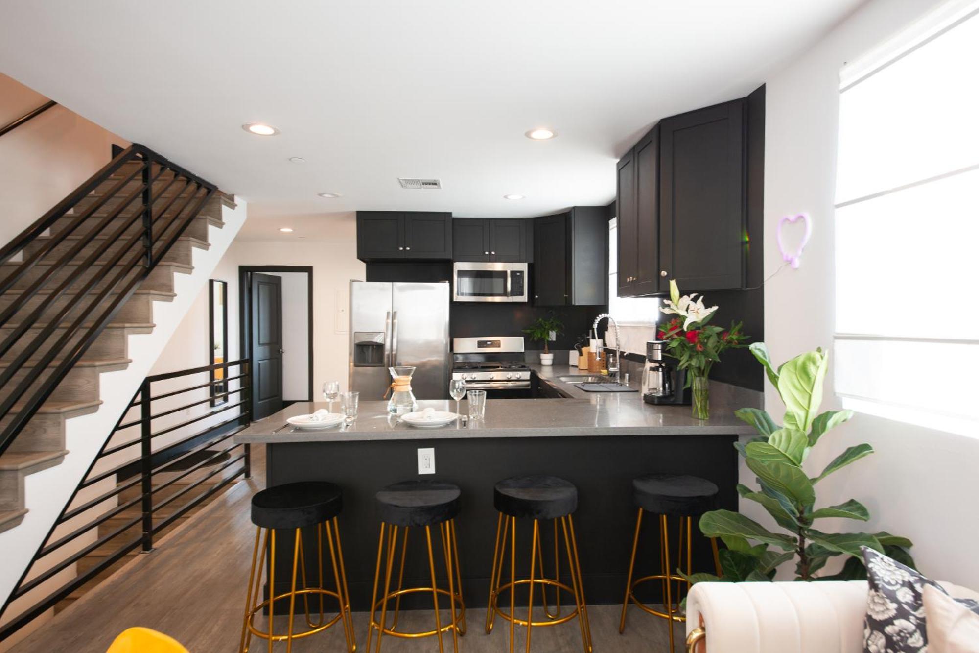 Spacious Luxury In The Heart Of La! Free Parking And Jacuzzi