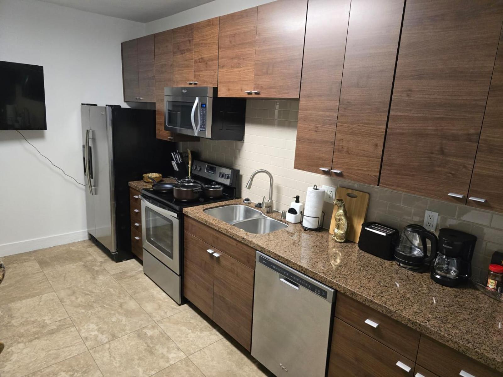 Apartment Elegant In Mdr-venice With Pool, Hottub & Gym *