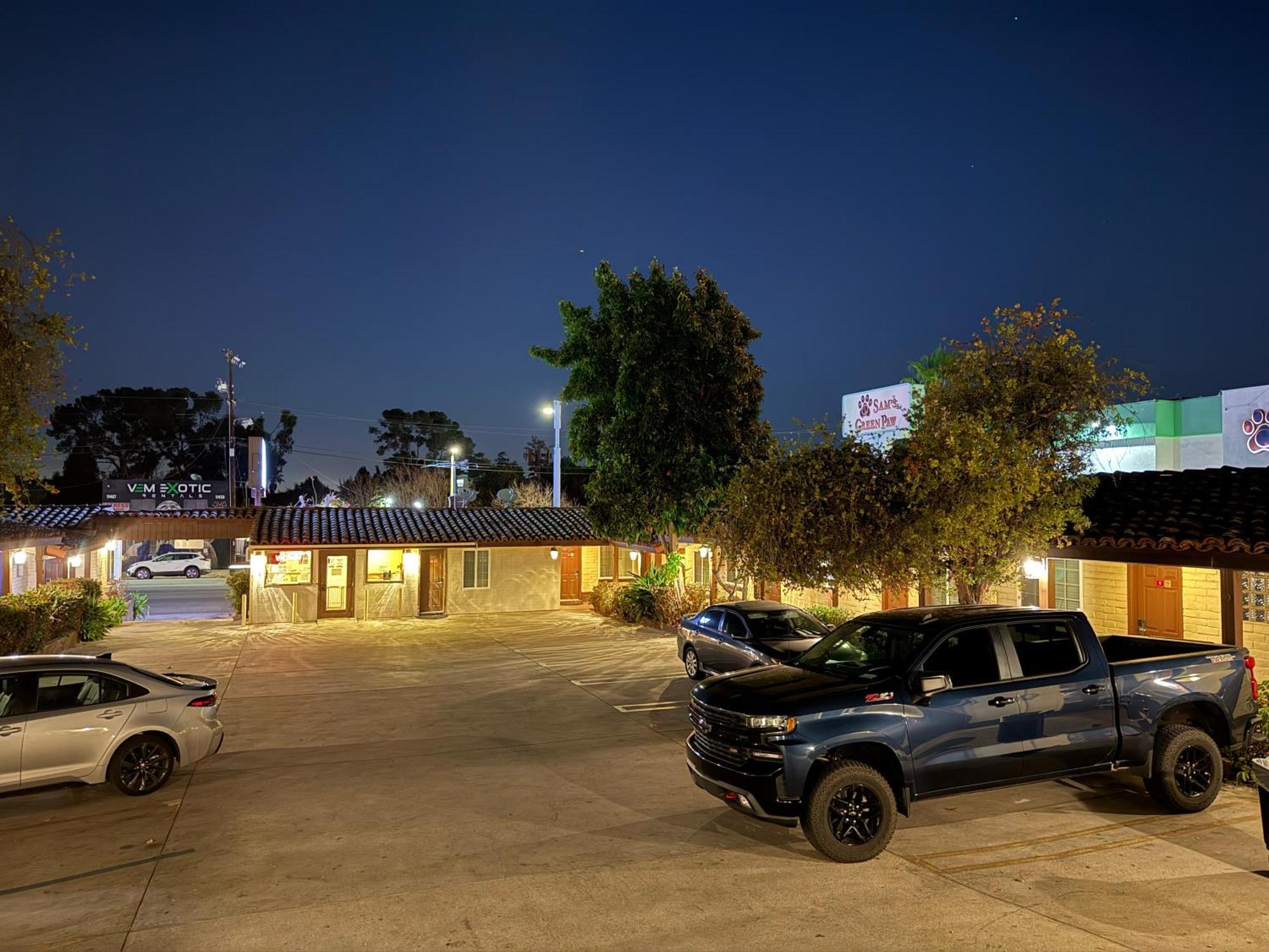El Patio - Near Universal Hollywood Motel