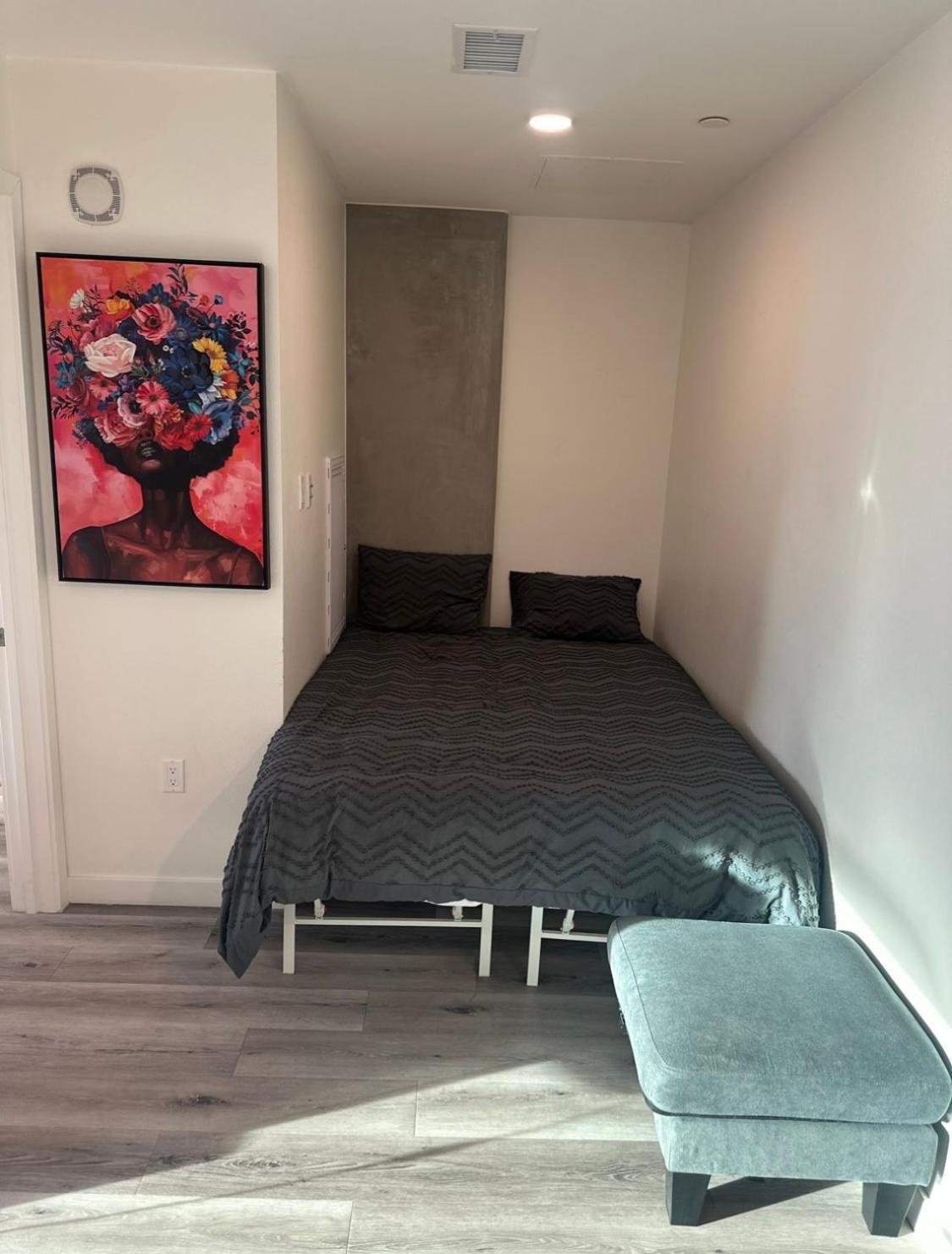Modern Hollywood Walk Of Fame Apts- Free Parking, 360 Rooftop, Pool, Gym- Centrally Located