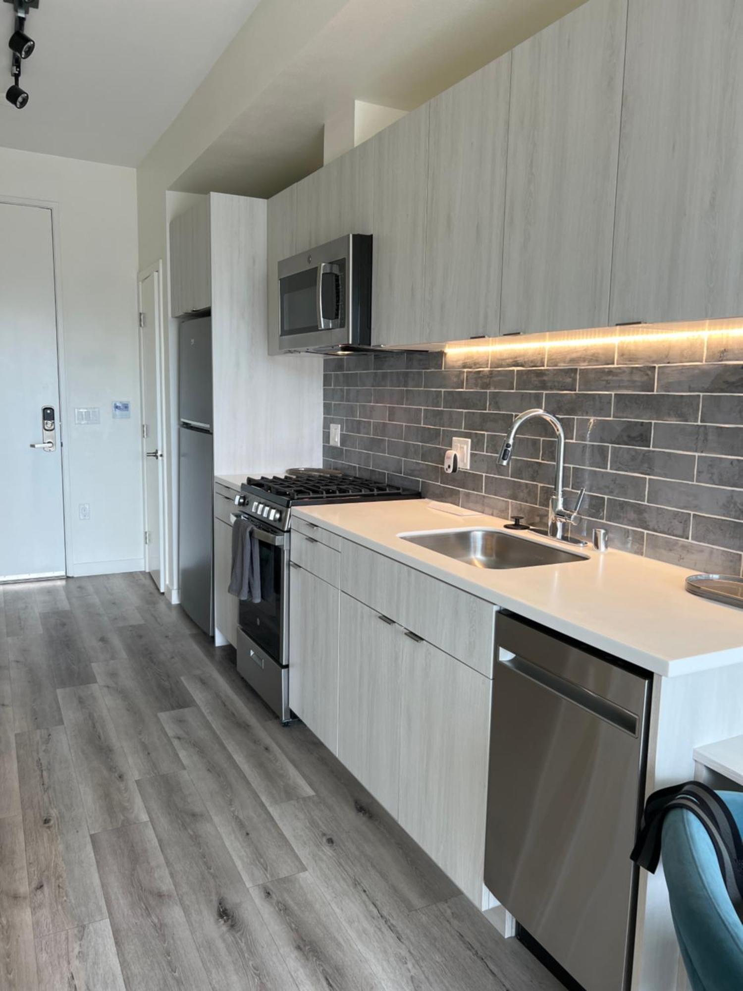 Modern Hollywood Walk Of Fame Apts- Free Parking, 360 Rooftop, Pool, Gym- Centrally Located Apartment Los Angeles