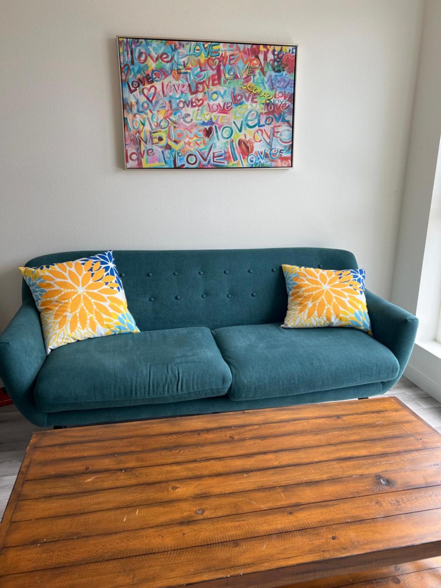 Modern Hollywood Walk Of Fame Apts- Free Parking, 360 Rooftop, Pool, Gym- Centrally Located Apartment *