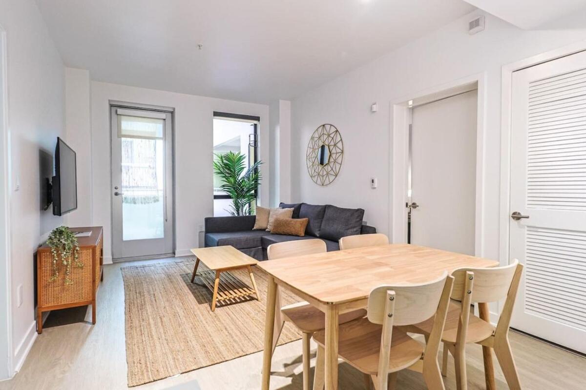 Stylish 2bdr & 2bth - 15 Mins Walk To The Beach! Los Angeles