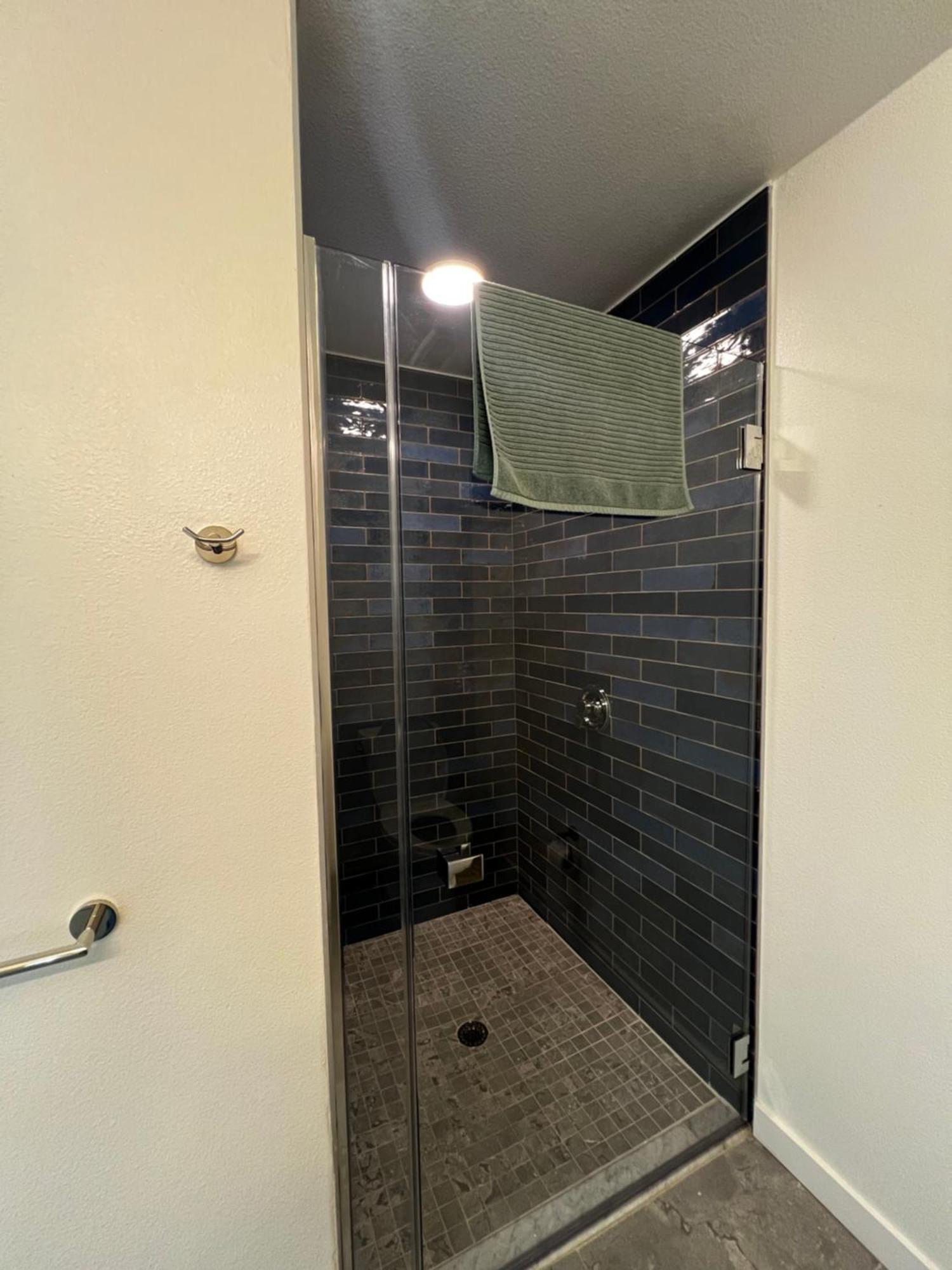 Apartment Modern Hollywood Walk Of Fame Apts- Free Parking, 360 Rooftop, Pool, Gym- Centrally Located