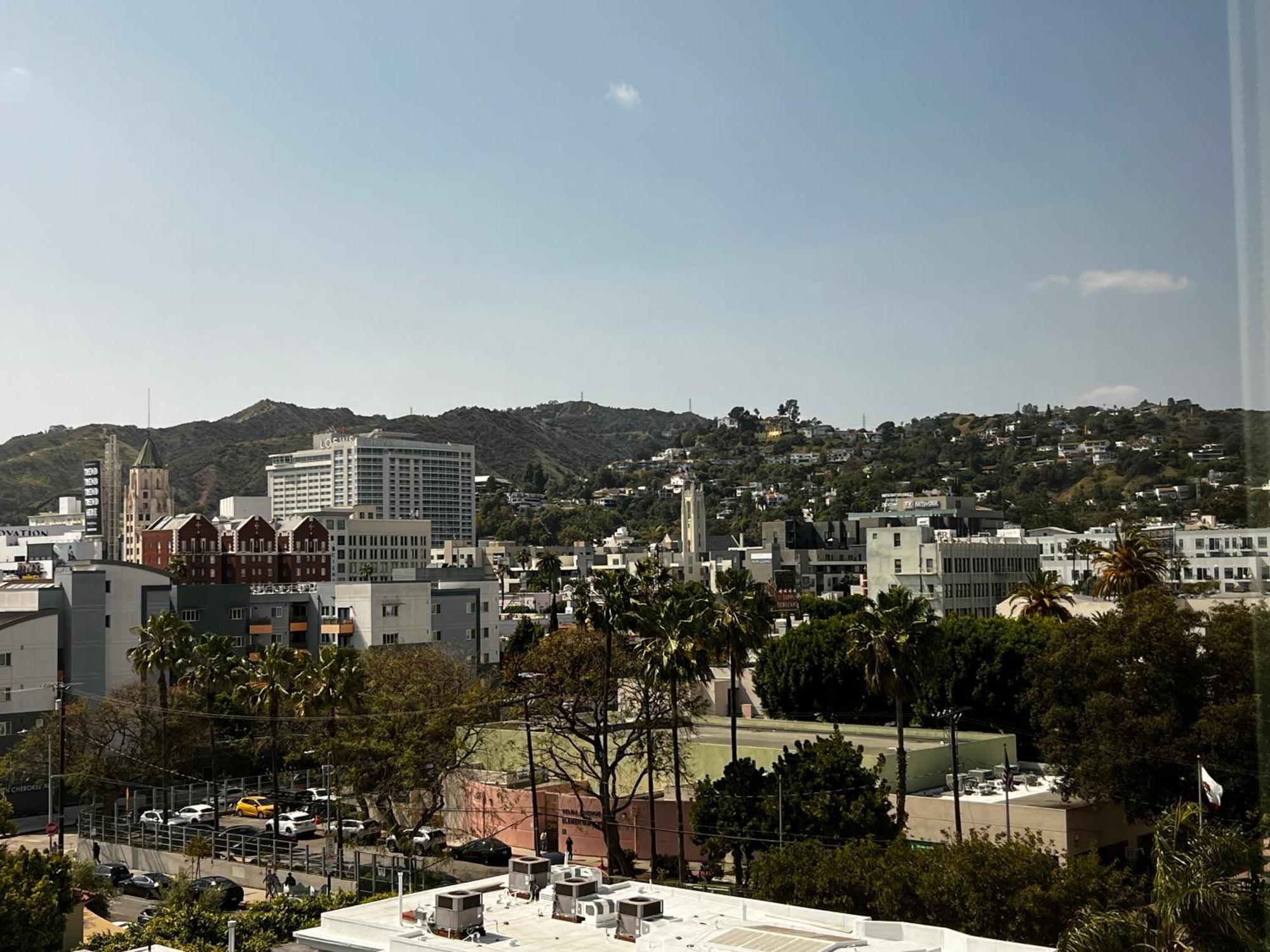 Apartment Modern Hollywood Walk Of Fame Apts- Free Parking, 360 Rooftop, Pool, Gym- Centrally Located Los Angeles