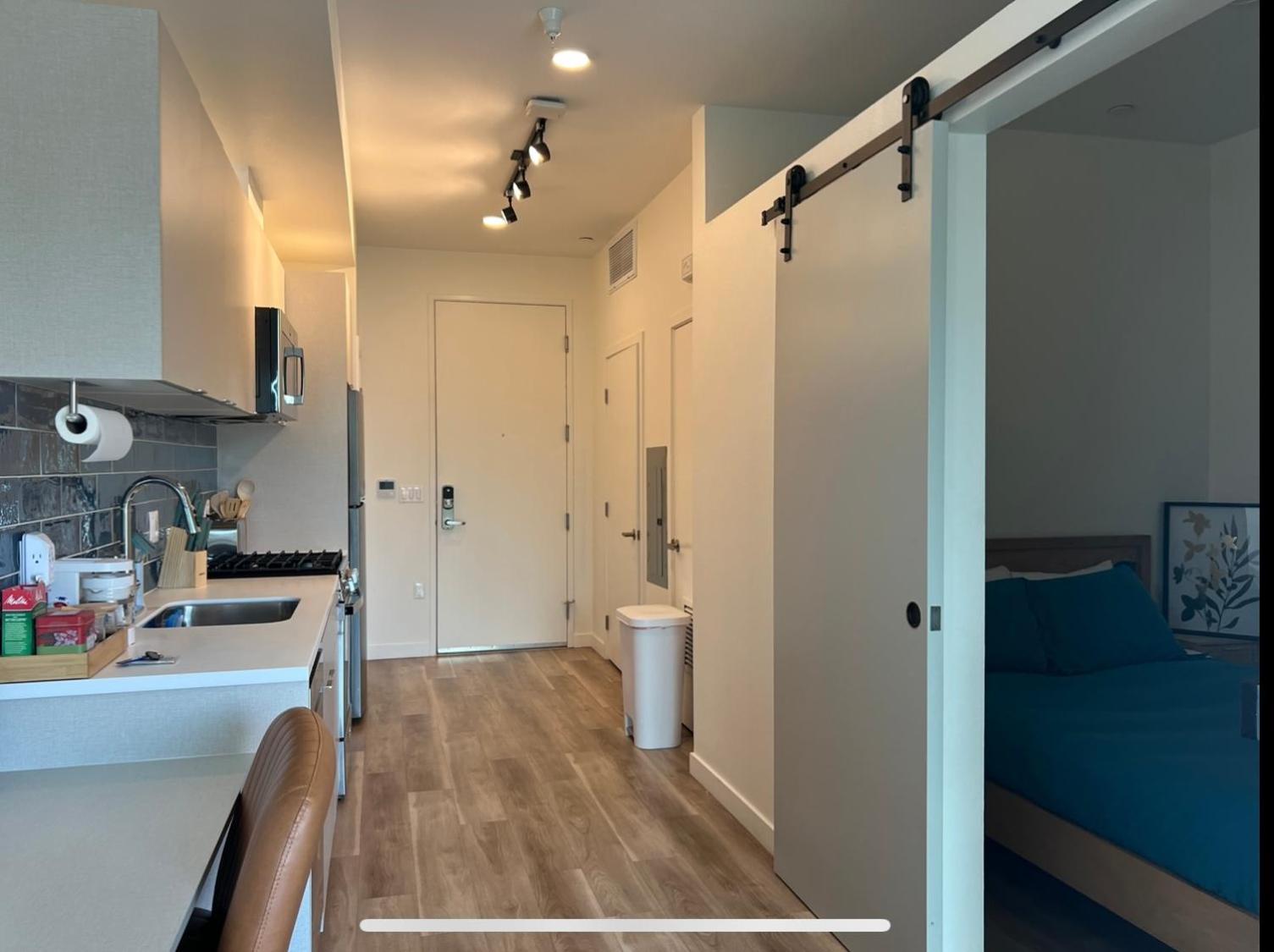 Apartment Modern Hollywood Walk Of Fame Apts- Free Parking, 360 Rooftop, Pool, Gym- Centrally Located Los Angeles