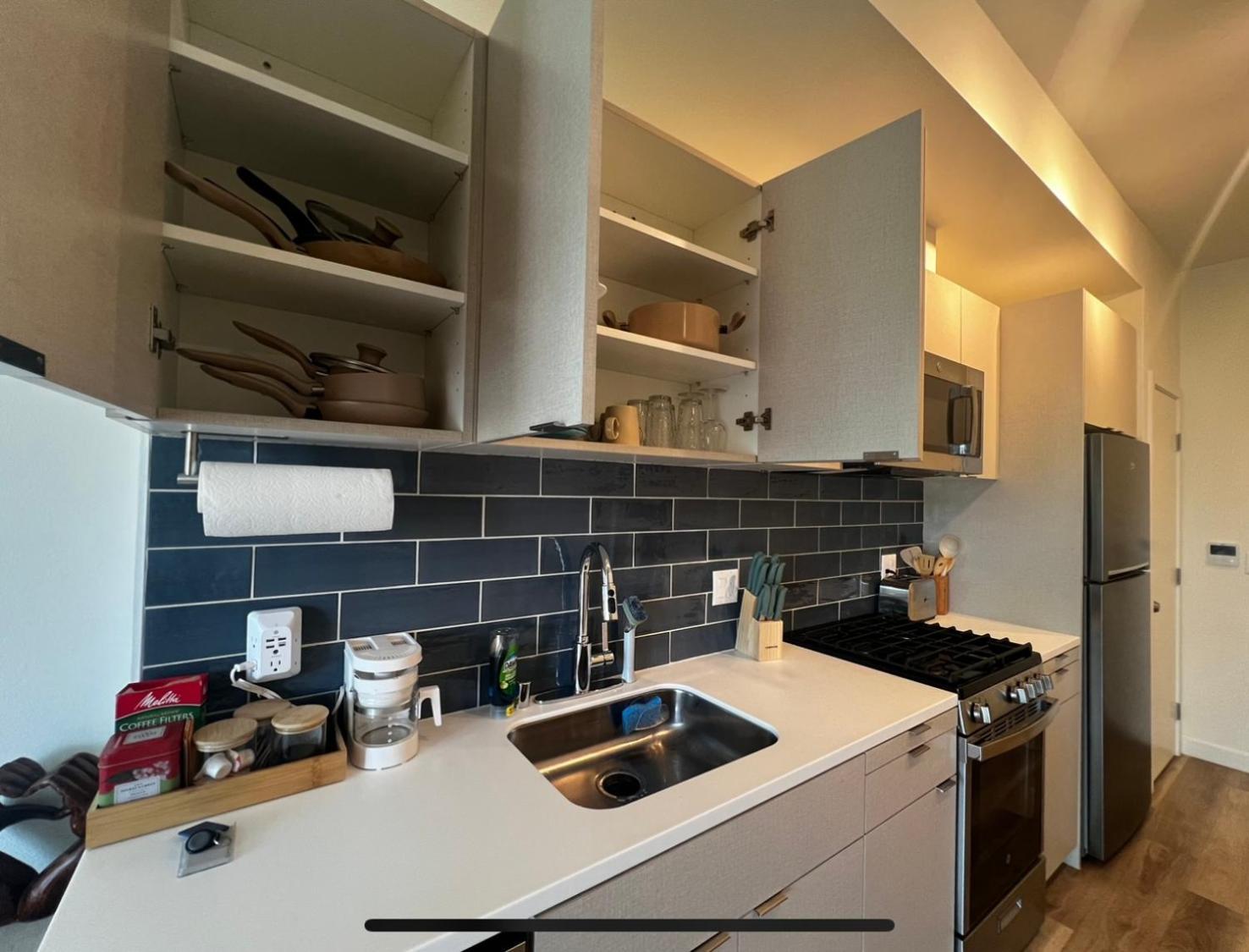 Modern Hollywood Walk Of Fame Apts- Free Parking, 360 Rooftop, Pool, Gym- Centrally Located Apartment Los Angeles