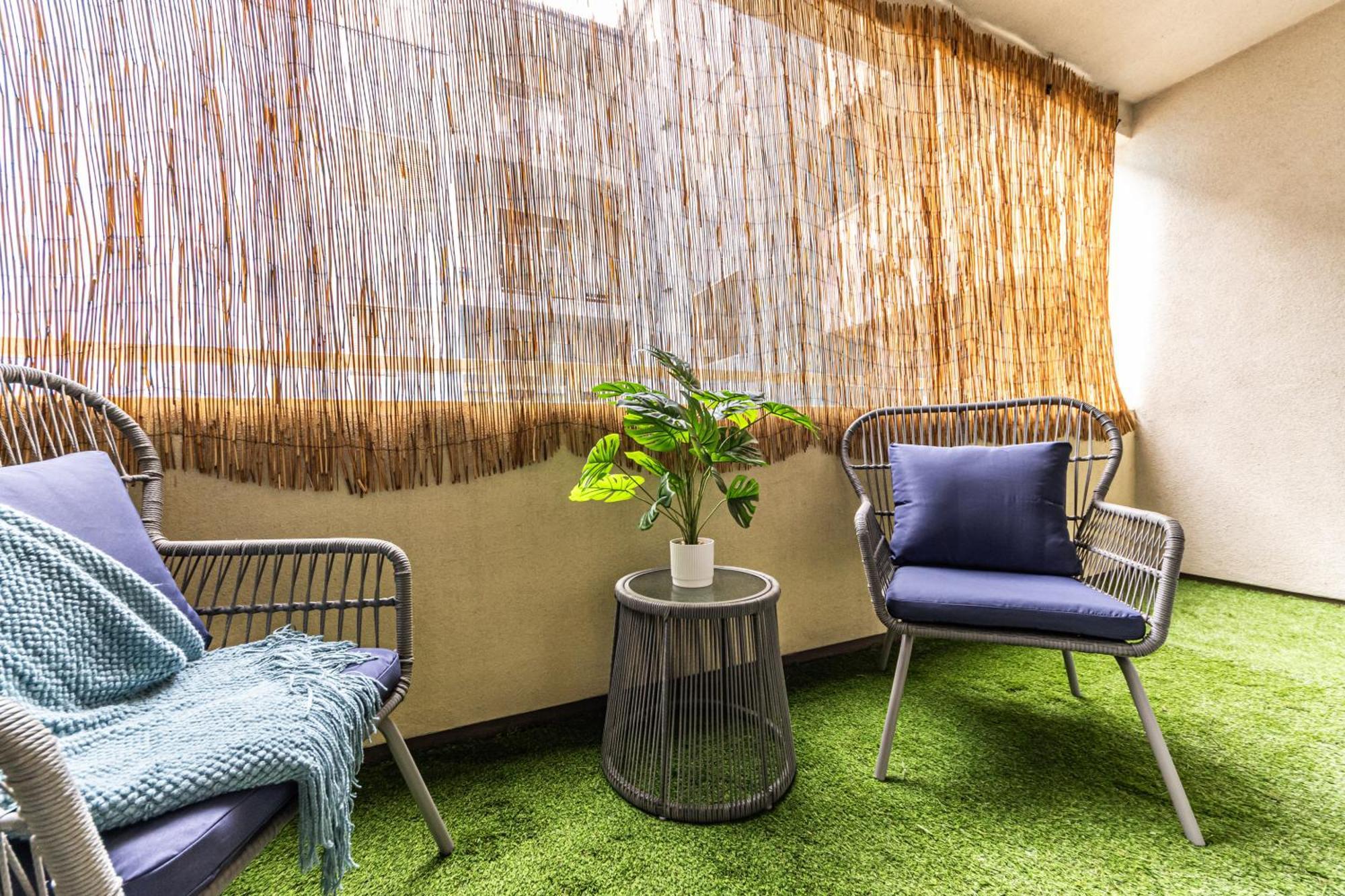 Stylish 2bdr & 2bth - 15 Mins Walk To The Beach! Los Angeles