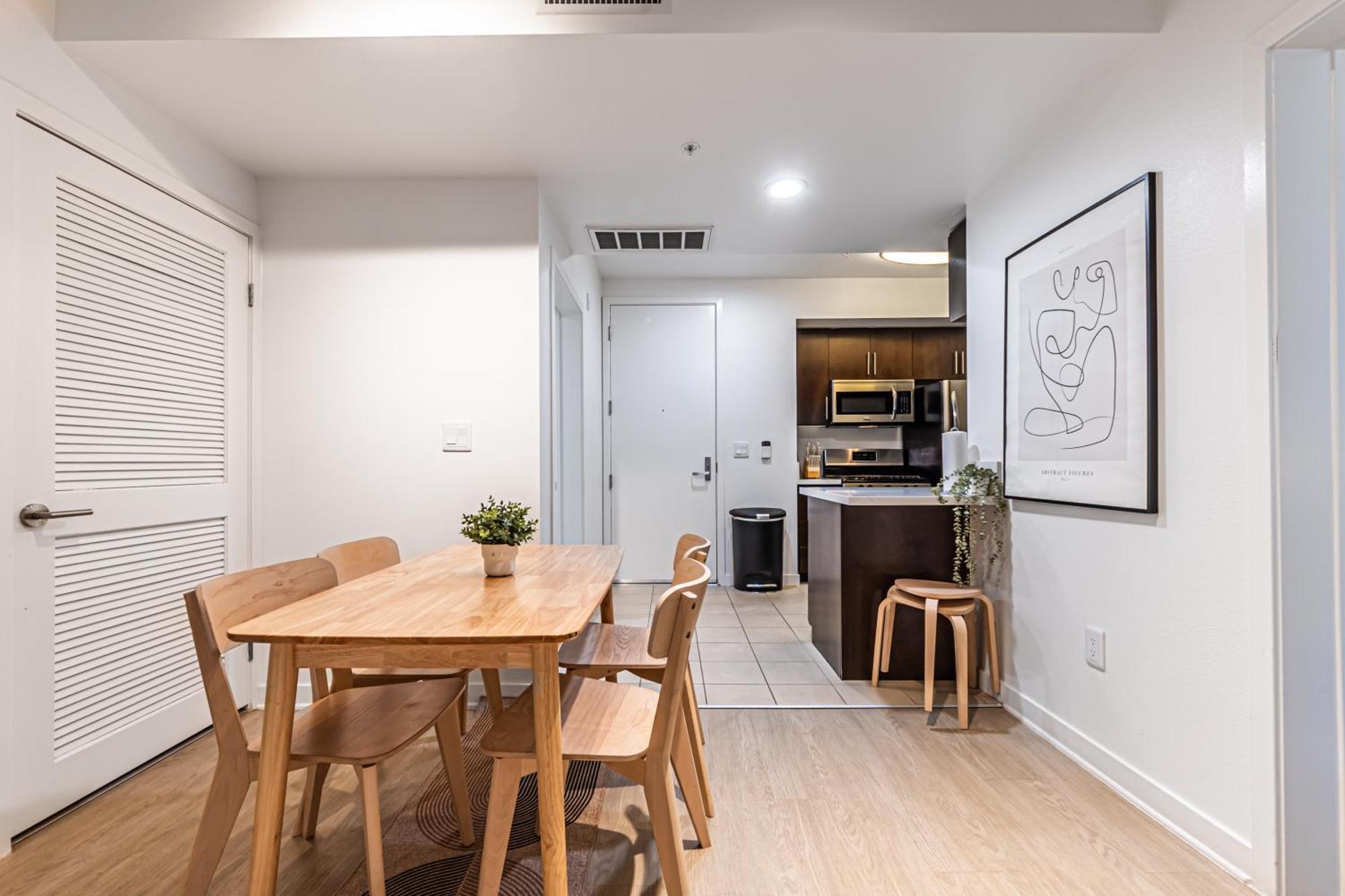 Stylish 2bdr & 2bth - 15 Mins Walk To The Beach! Apartamento *