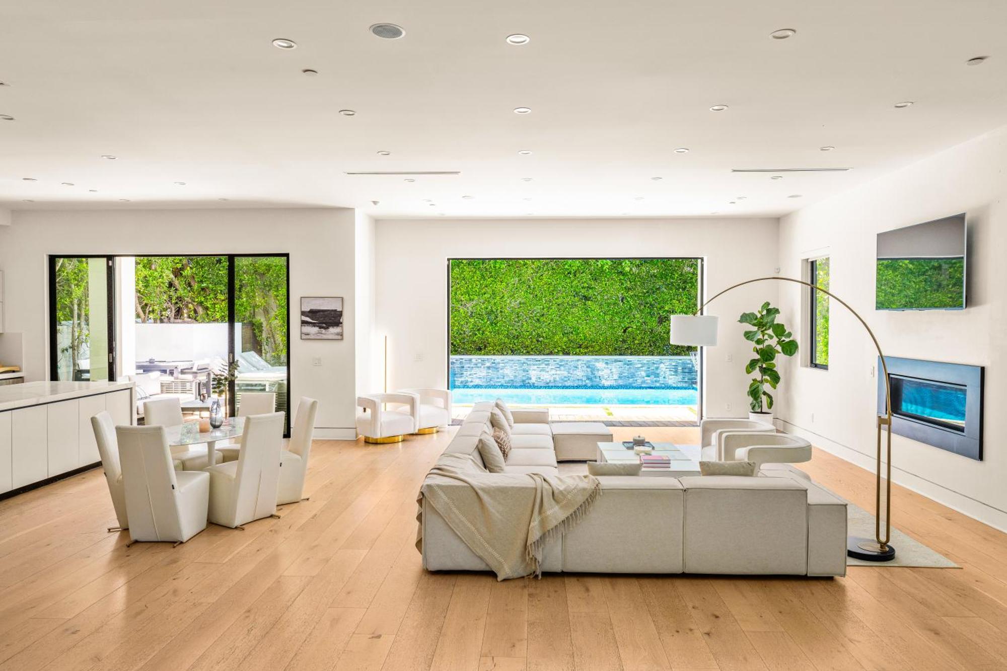 Luxurious Retreat - Modern House With Pool Pousada Los Angeles