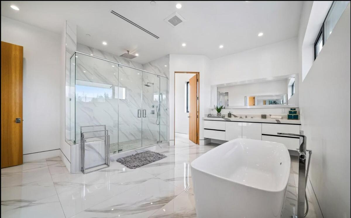 Luxurious Retreat - Modern House With Pool Los Angeles